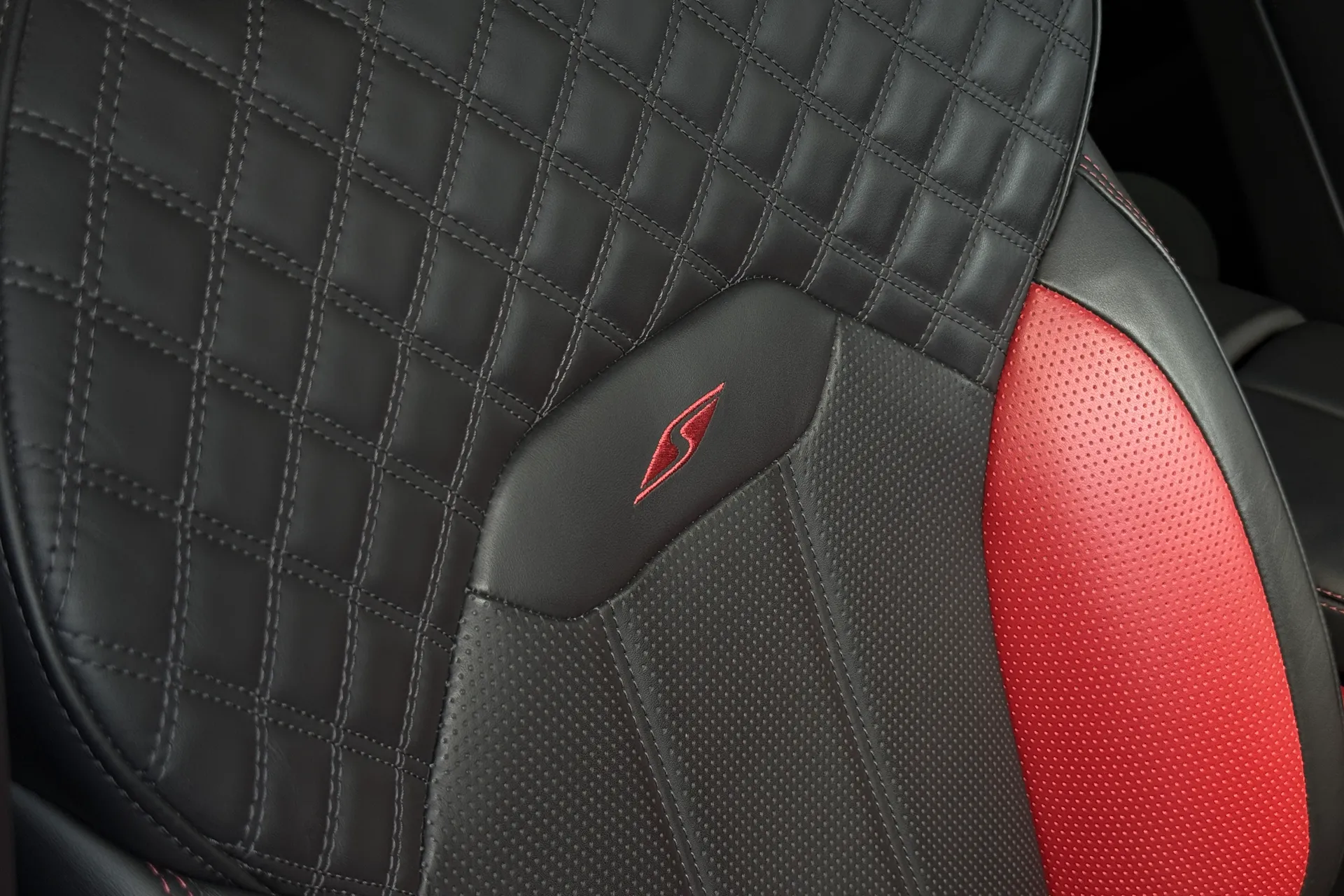 Bentley BENTAYGA thumbnail image number 16