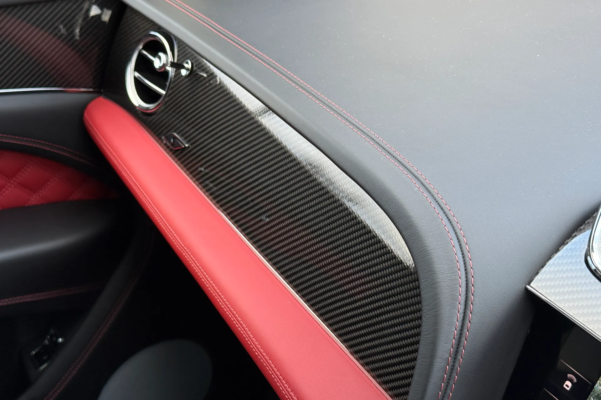 Bentley BENTAYGA thumbnail image number 6