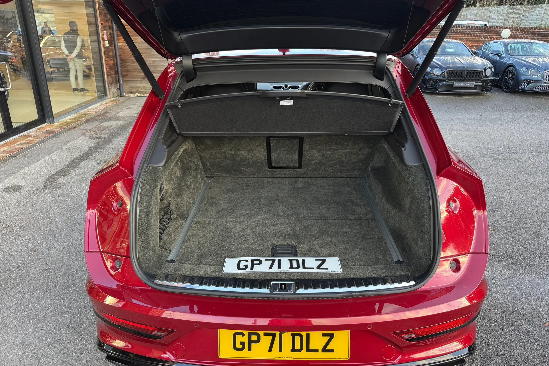 Bentley BENTAYGA thumbnail image number 36