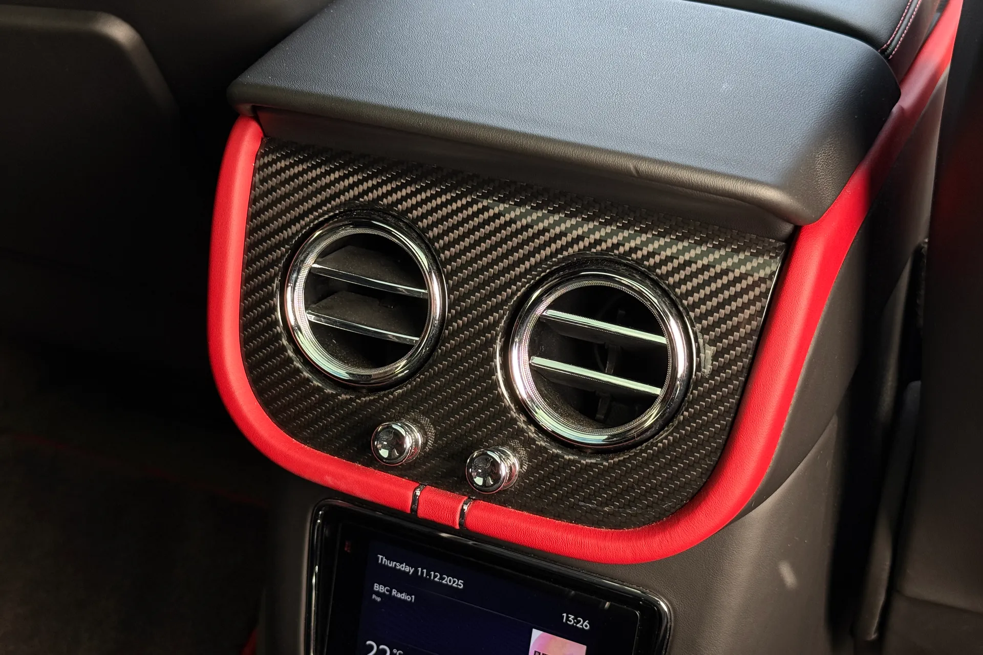 Bentley BENTAYGA thumbnail image number 27