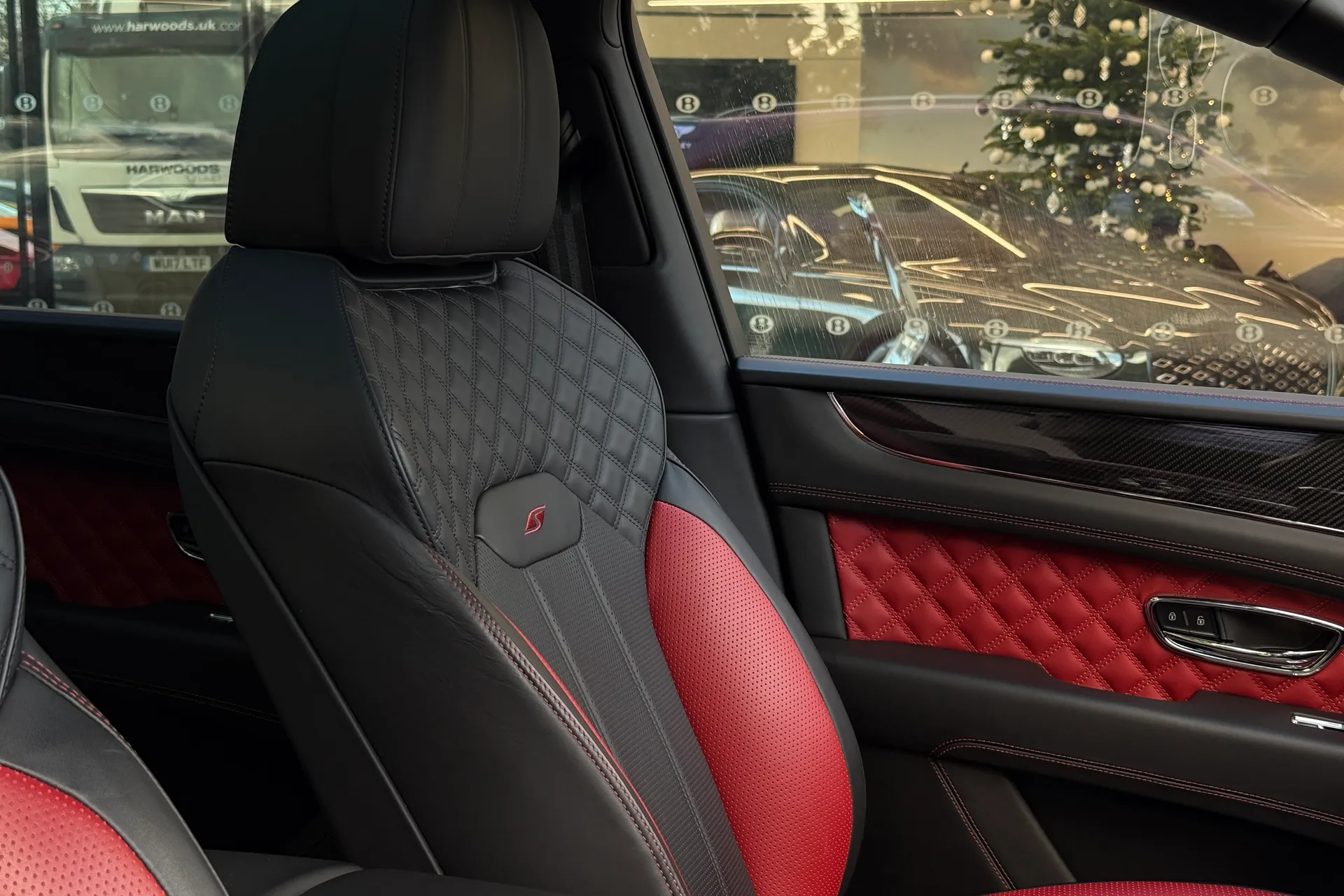 Bentley BENTAYGA thumbnail image number 17