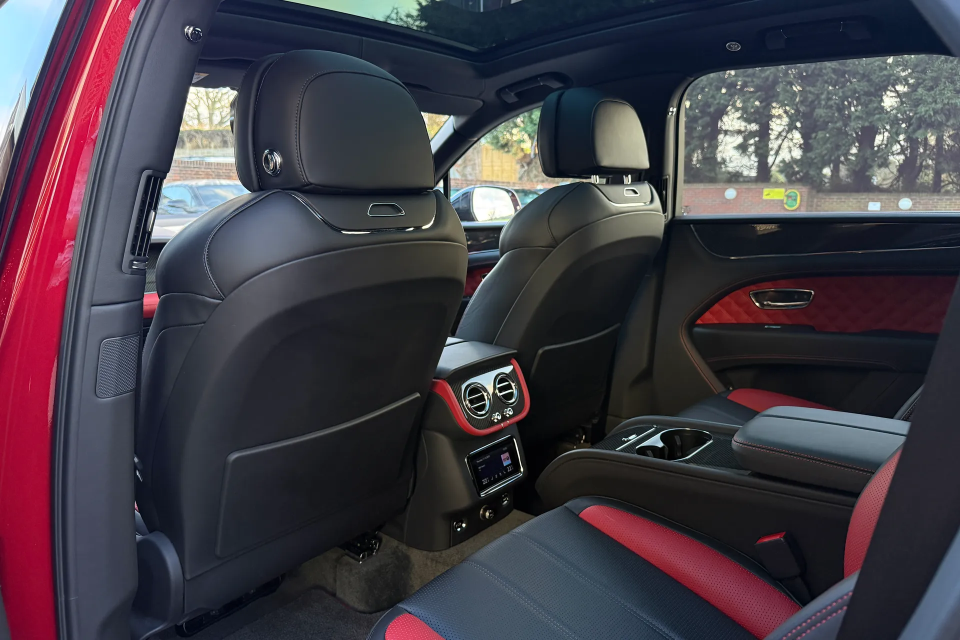 Bentley BENTAYGA thumbnail image number 37