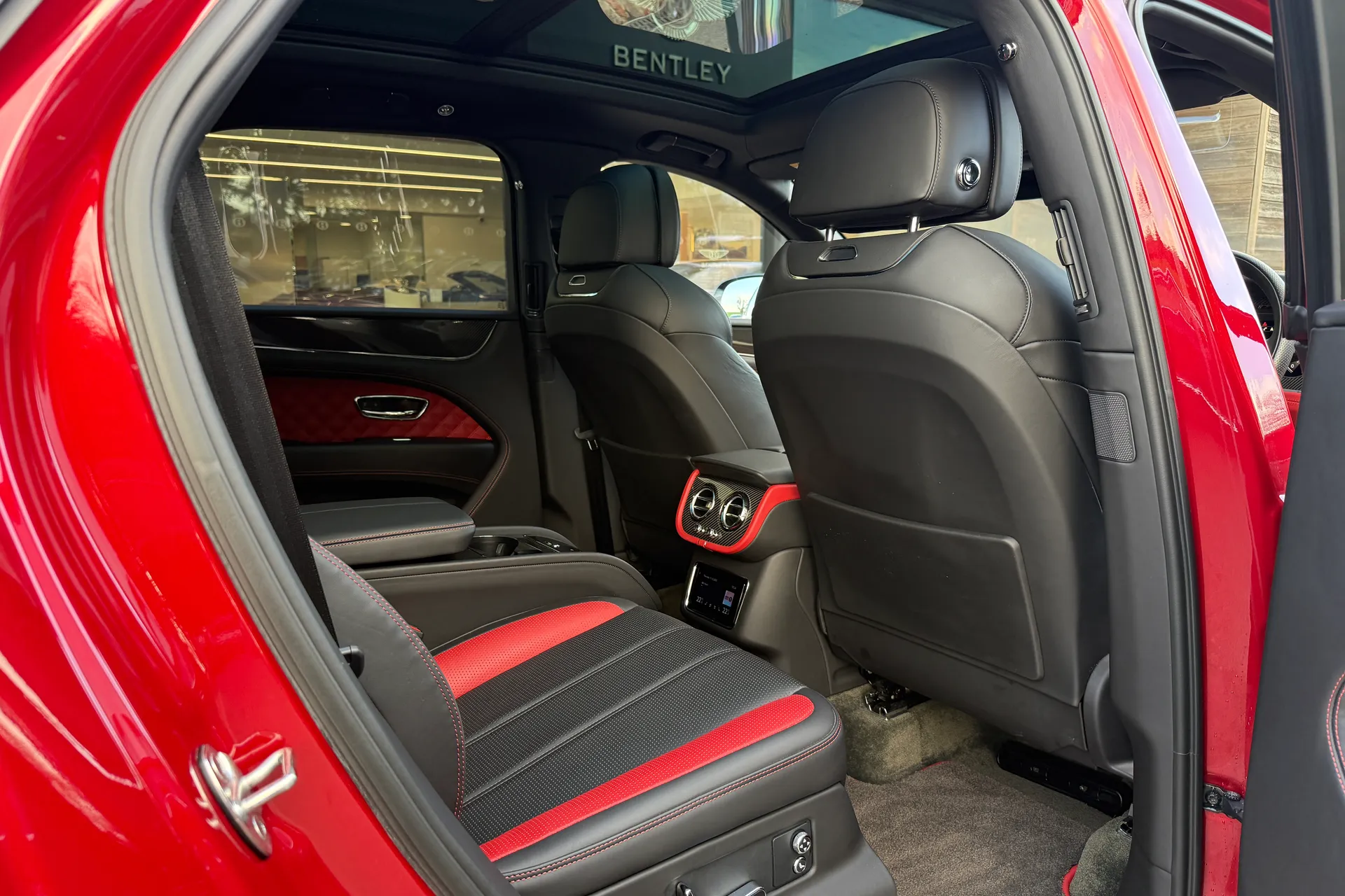 Bentley BENTAYGA thumbnail image number 18