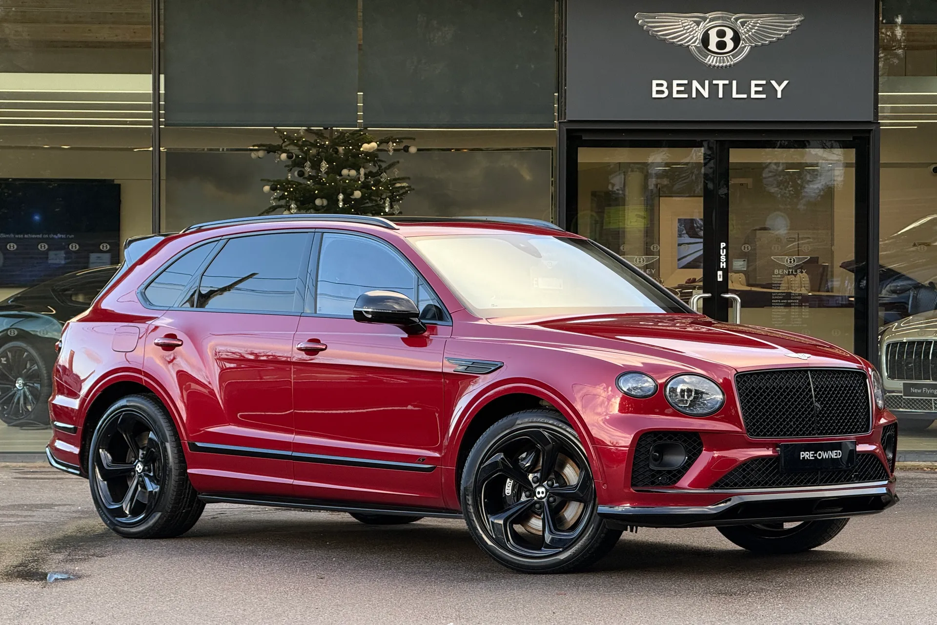 Bentley BENTAYGA focused image