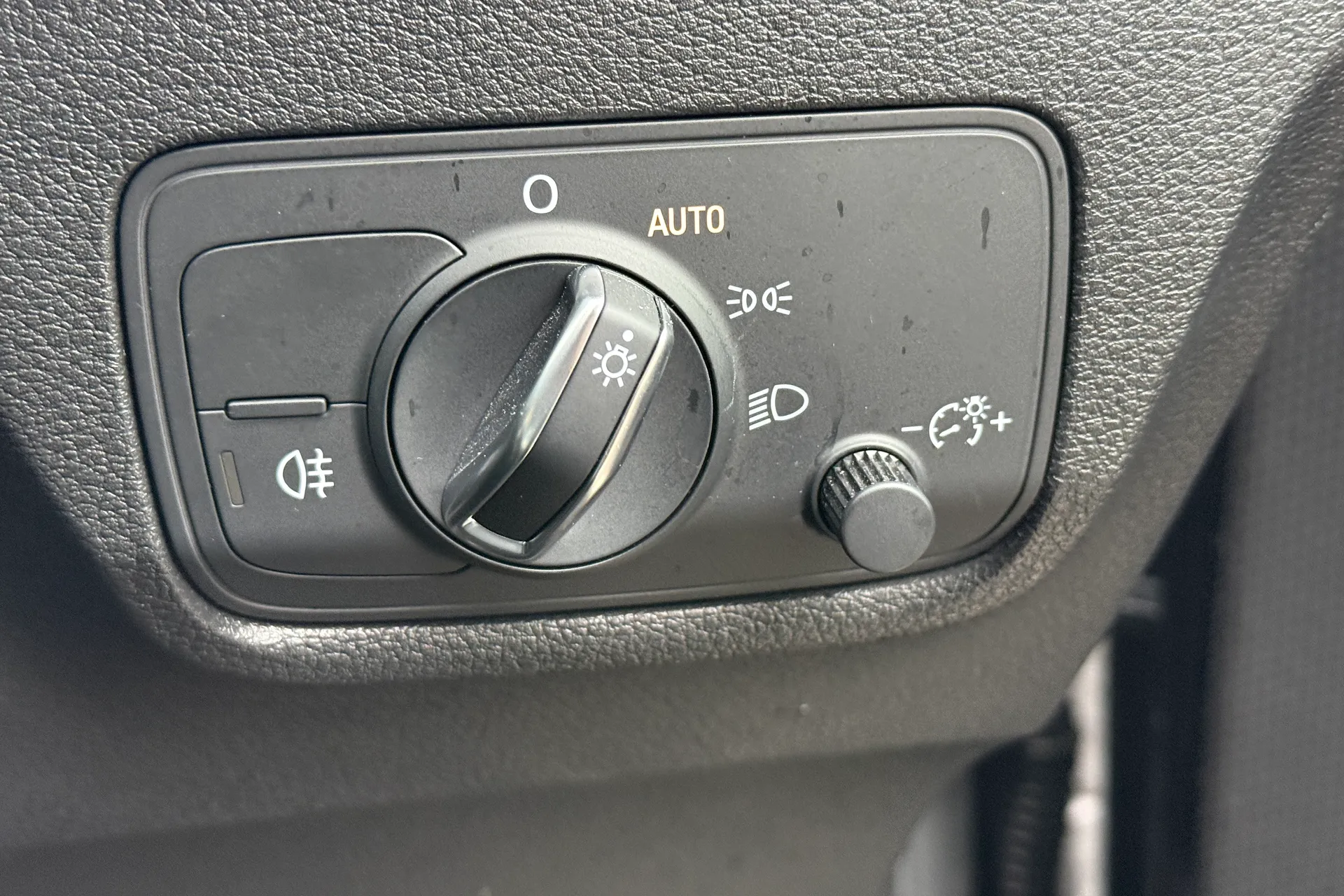 Audi Q2 thumbnail image number 23