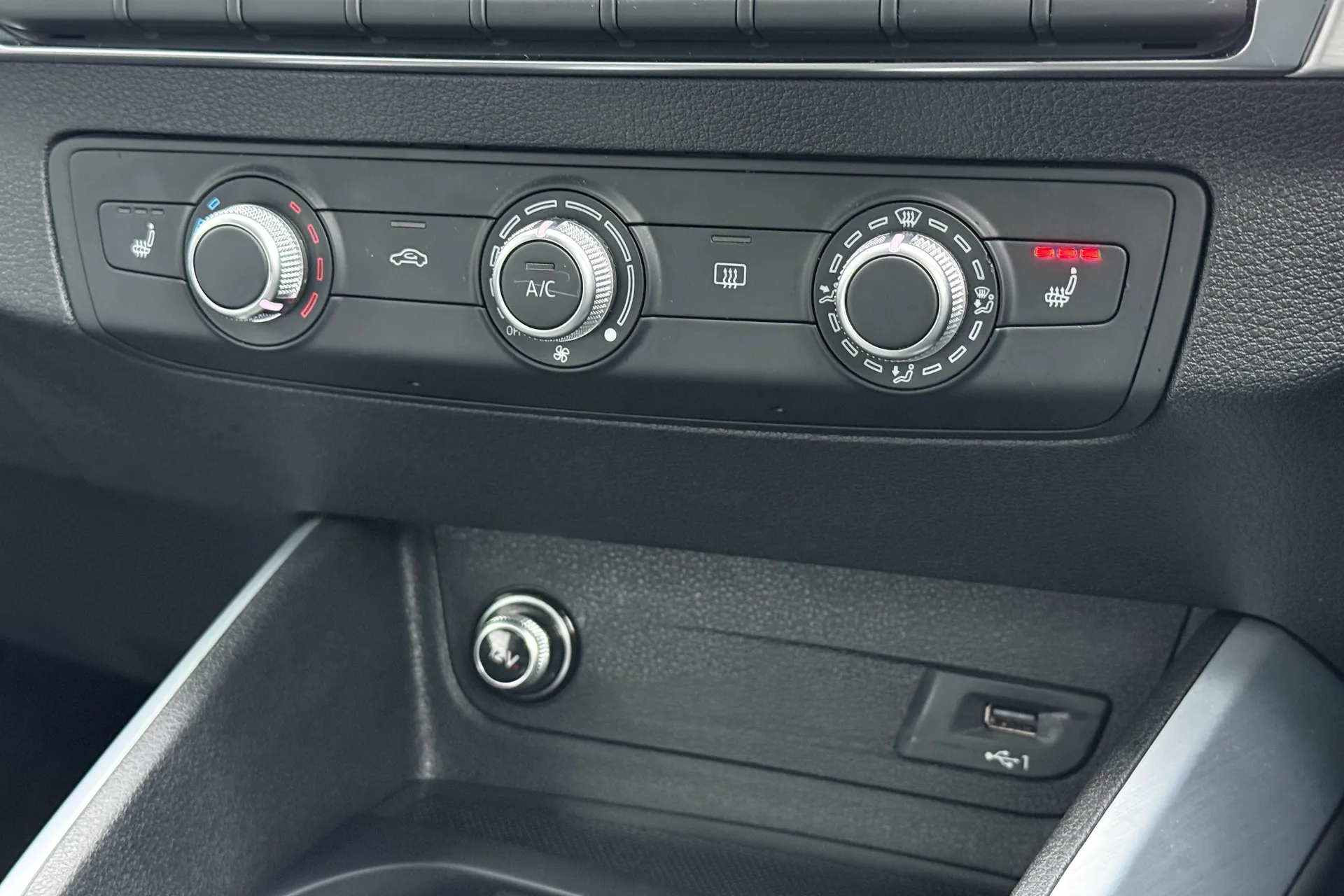 Audi Q2 thumbnail image number 52