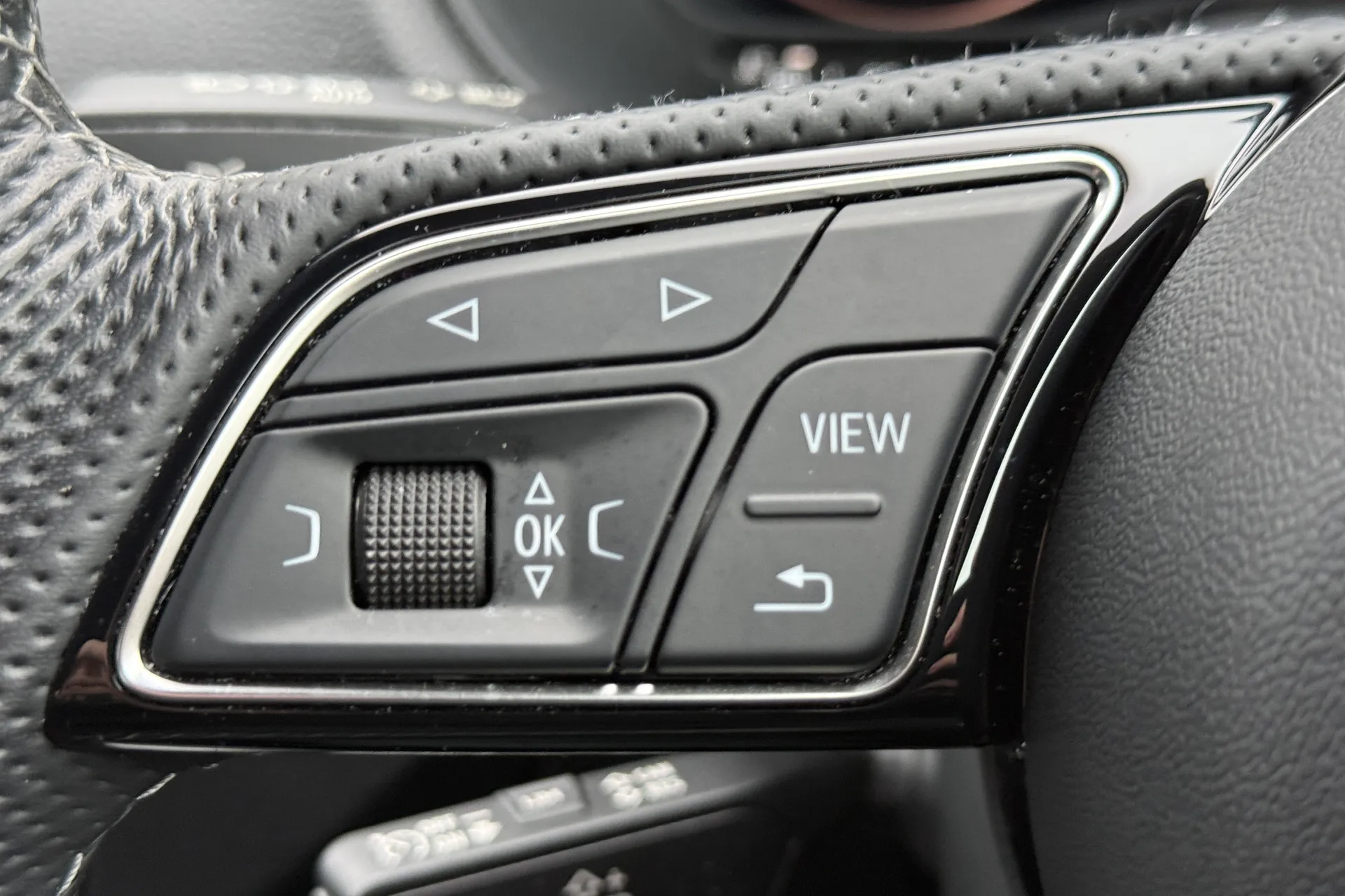 Audi Q2 thumbnail image number 14