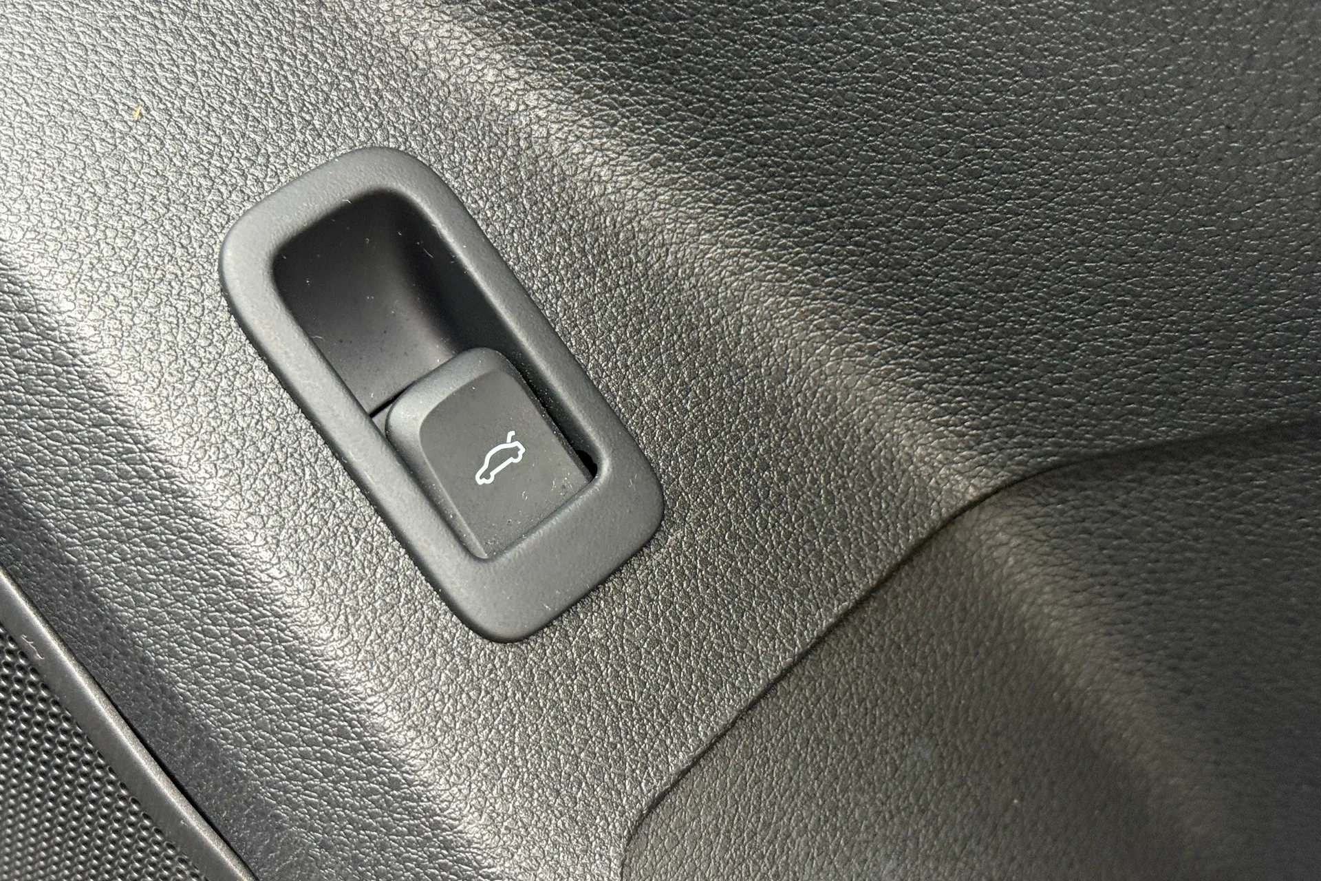 Audi Q2 thumbnail image number 24