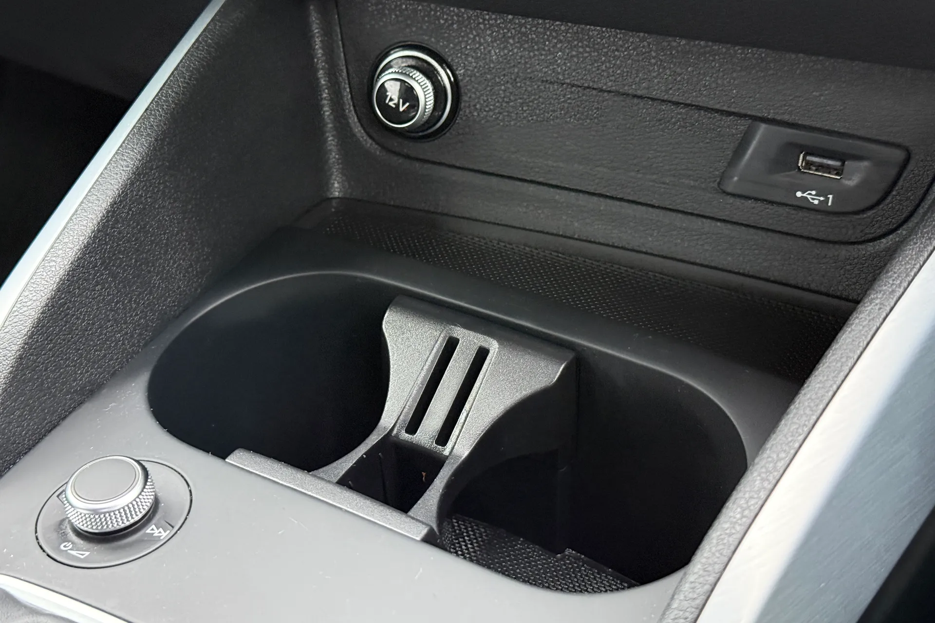 Audi Q2 thumbnail image number 12