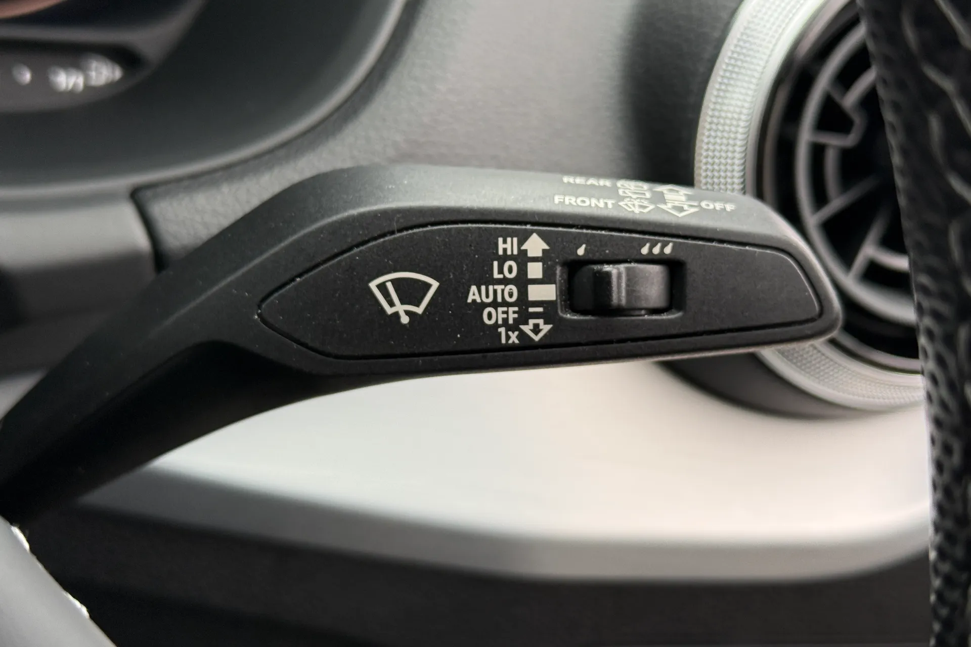 Audi Q2 thumbnail image number 17