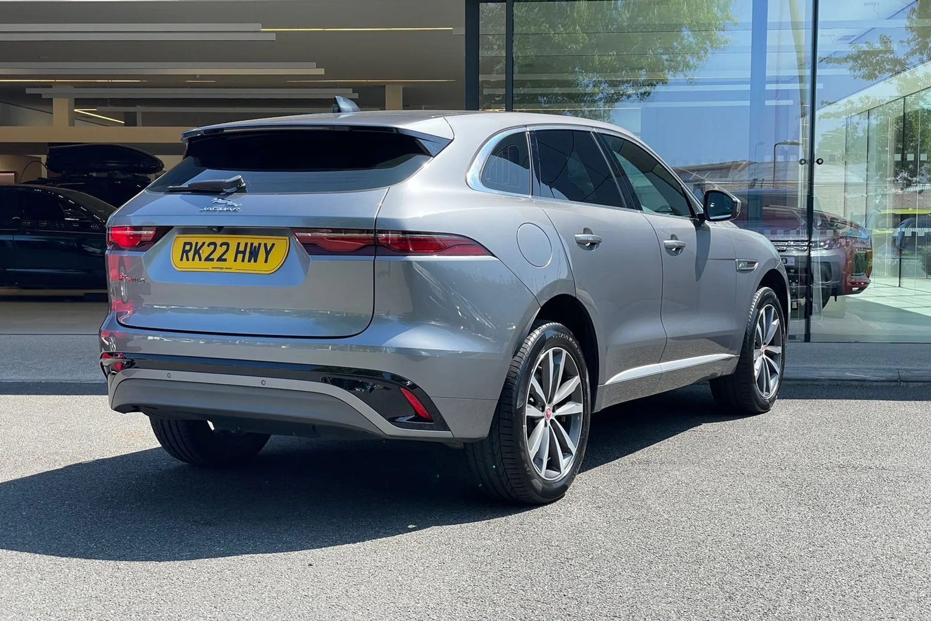 Jaguar F-PACE thumbnail image number 7