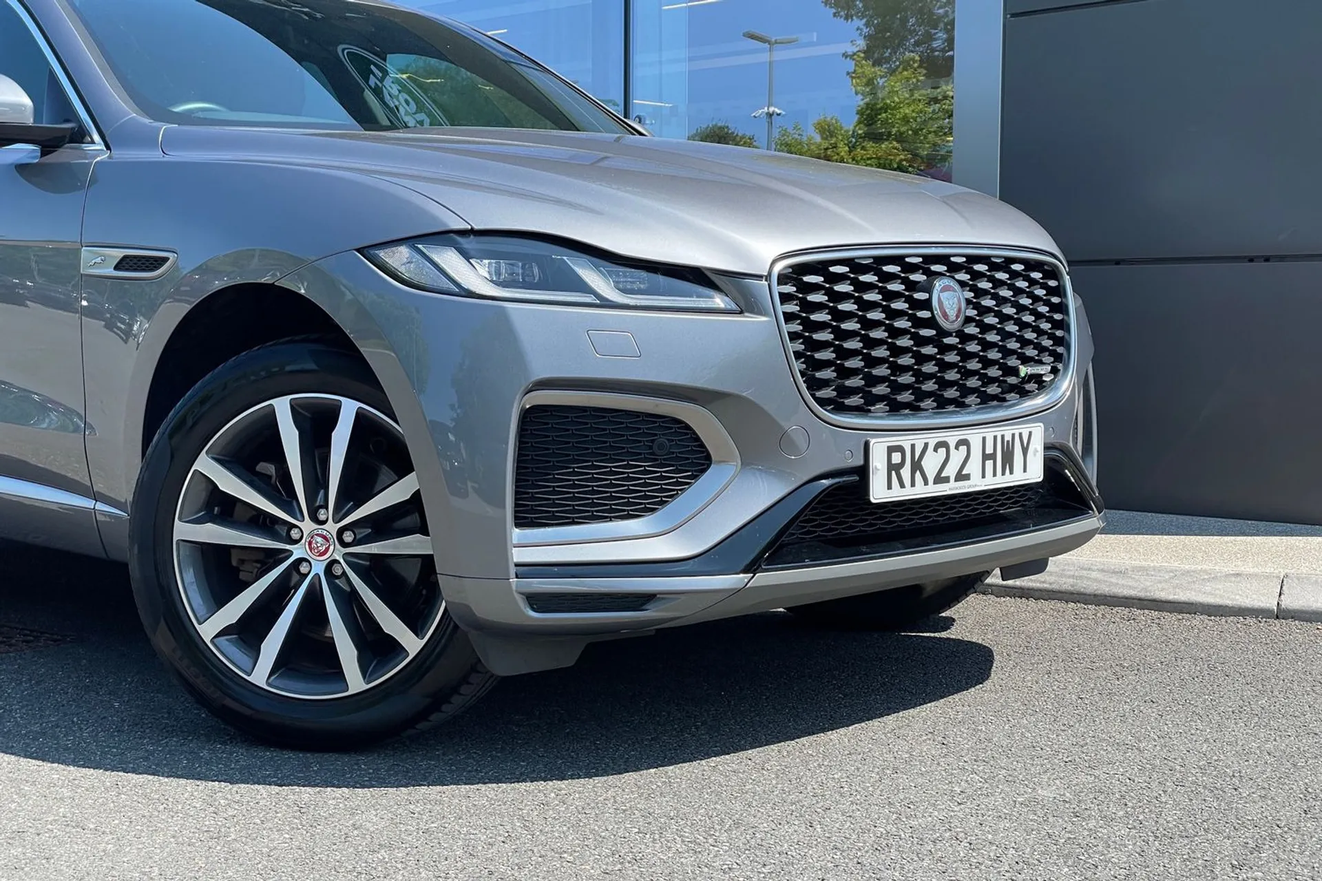 Jaguar F-PACE thumbnail image number 29