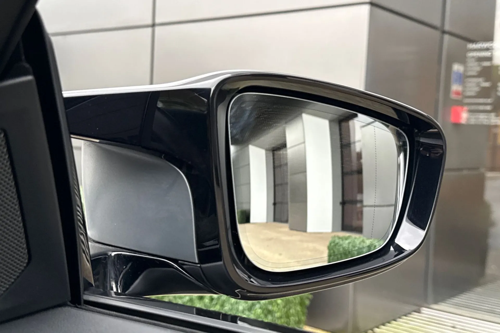 BMW M2 thumbnail image number 39