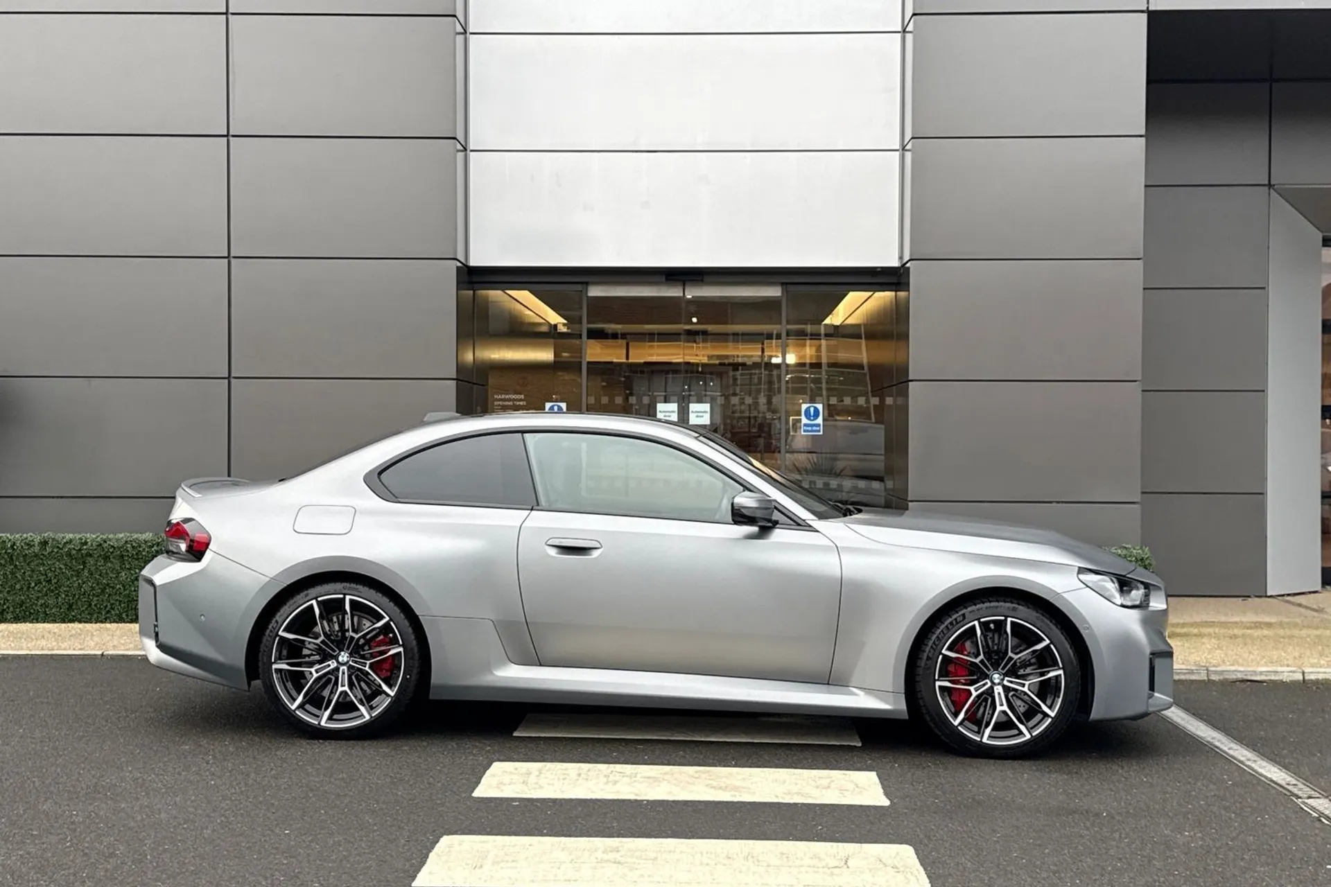 BMW M2 thumbnail image number 2