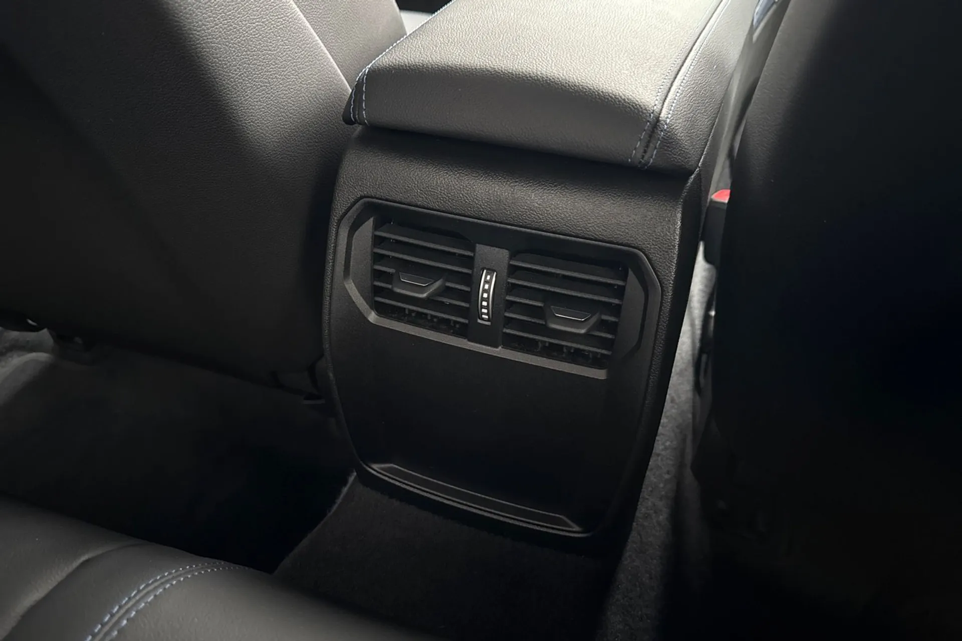 BMW M2 thumbnail image number 34