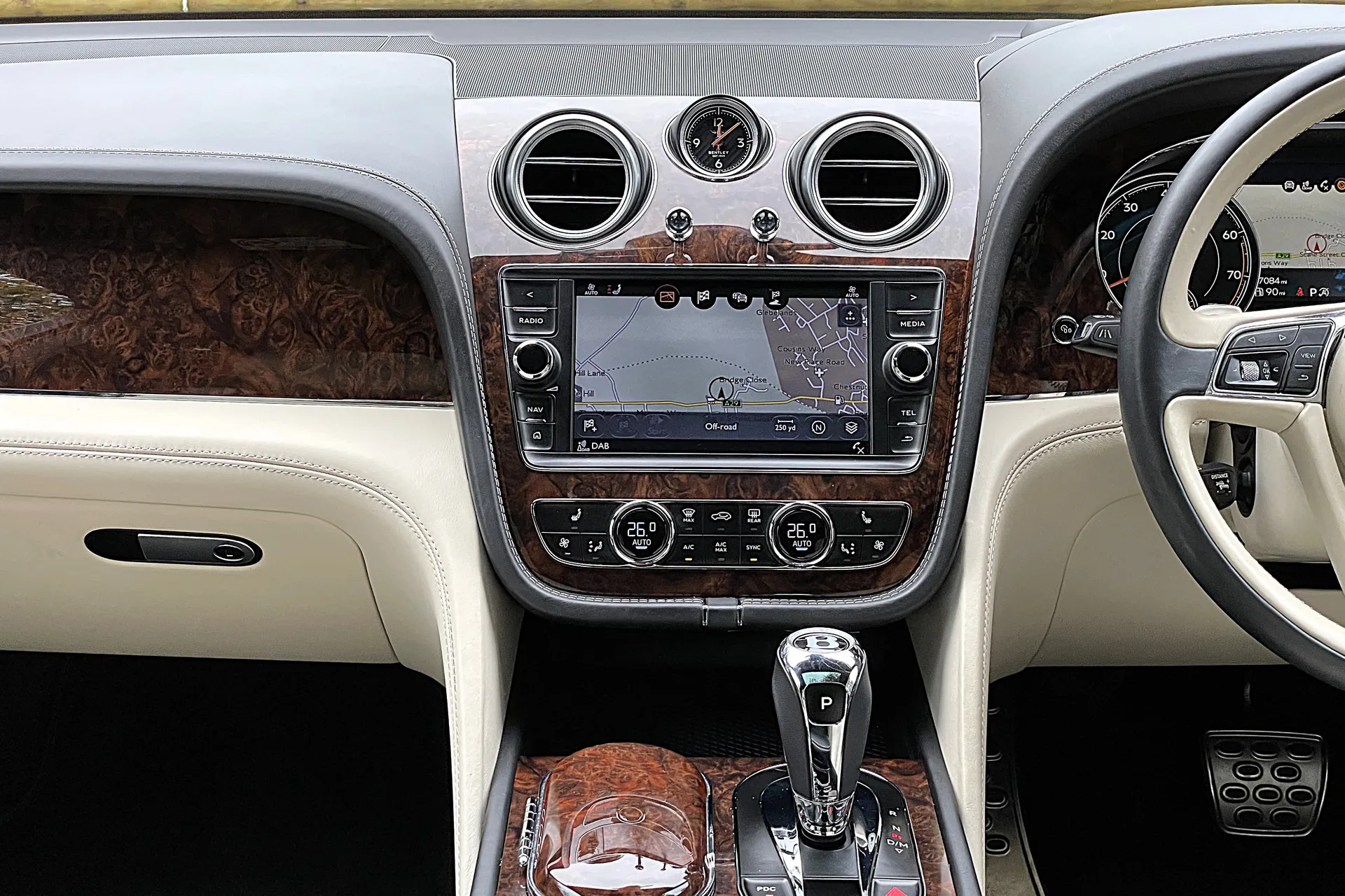 Bentley BENTAYGA thumbnail image number 33