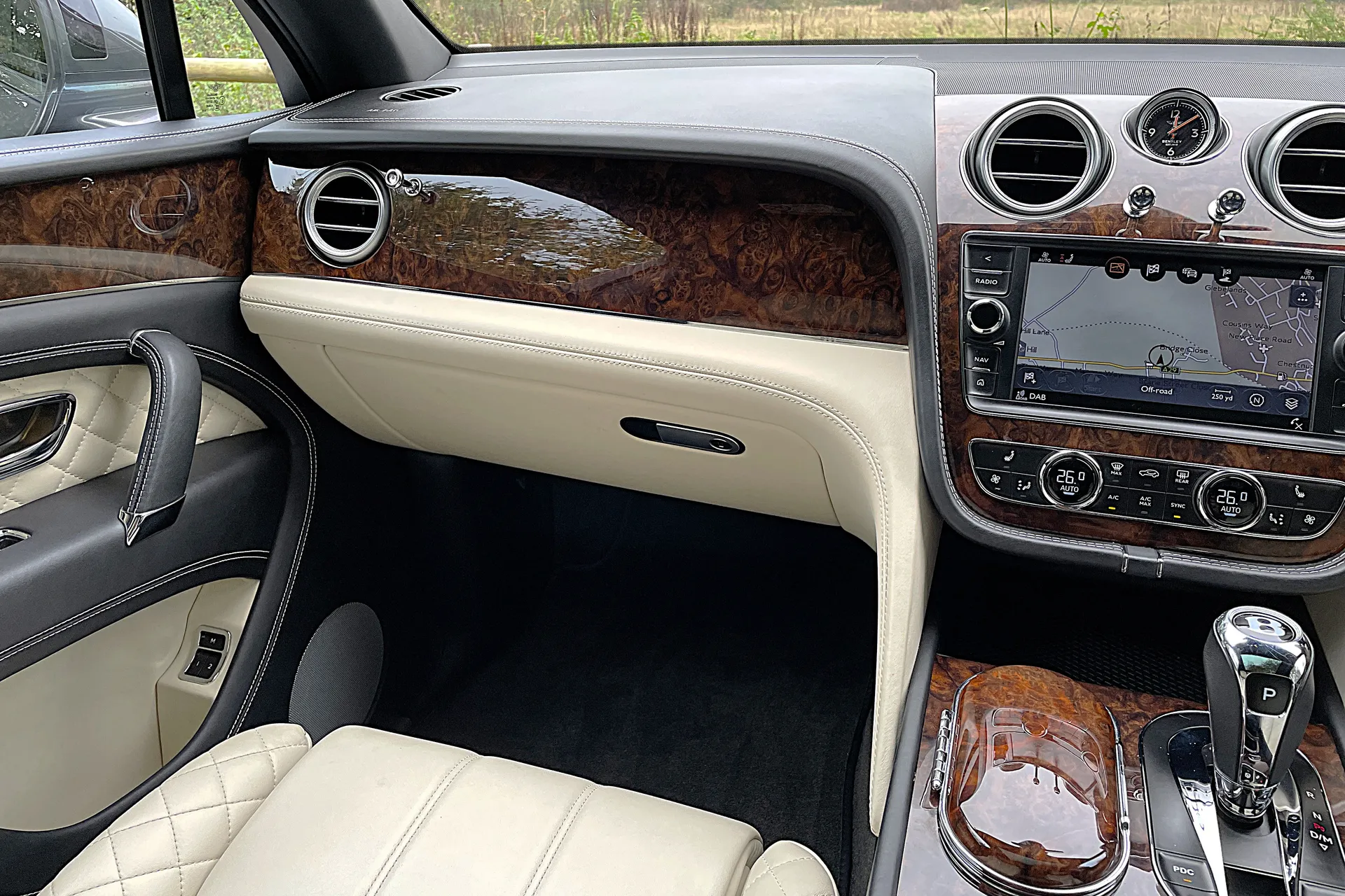 Bentley BENTAYGA thumbnail image number 36