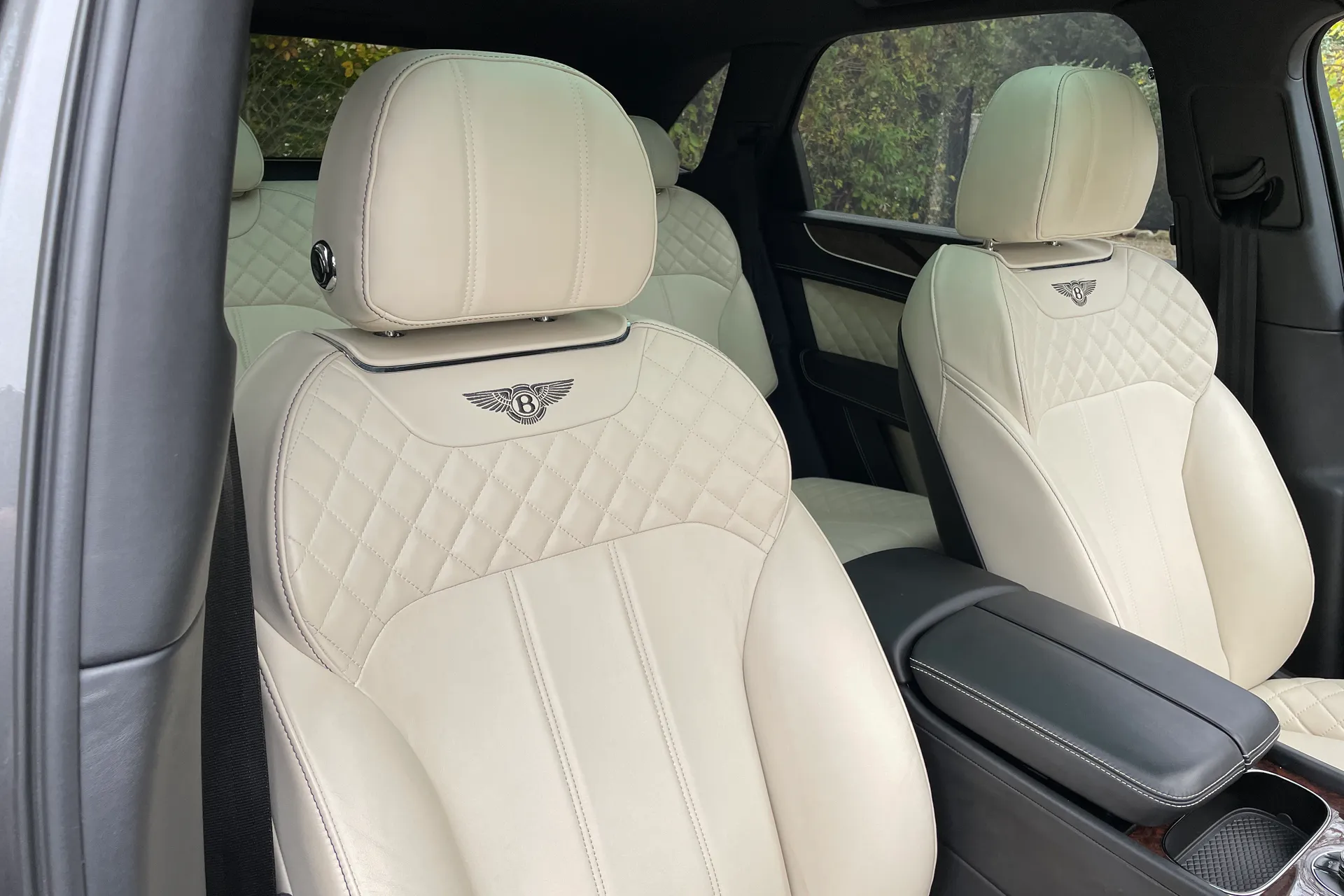 Bentley BENTAYGA thumbnail image number 54