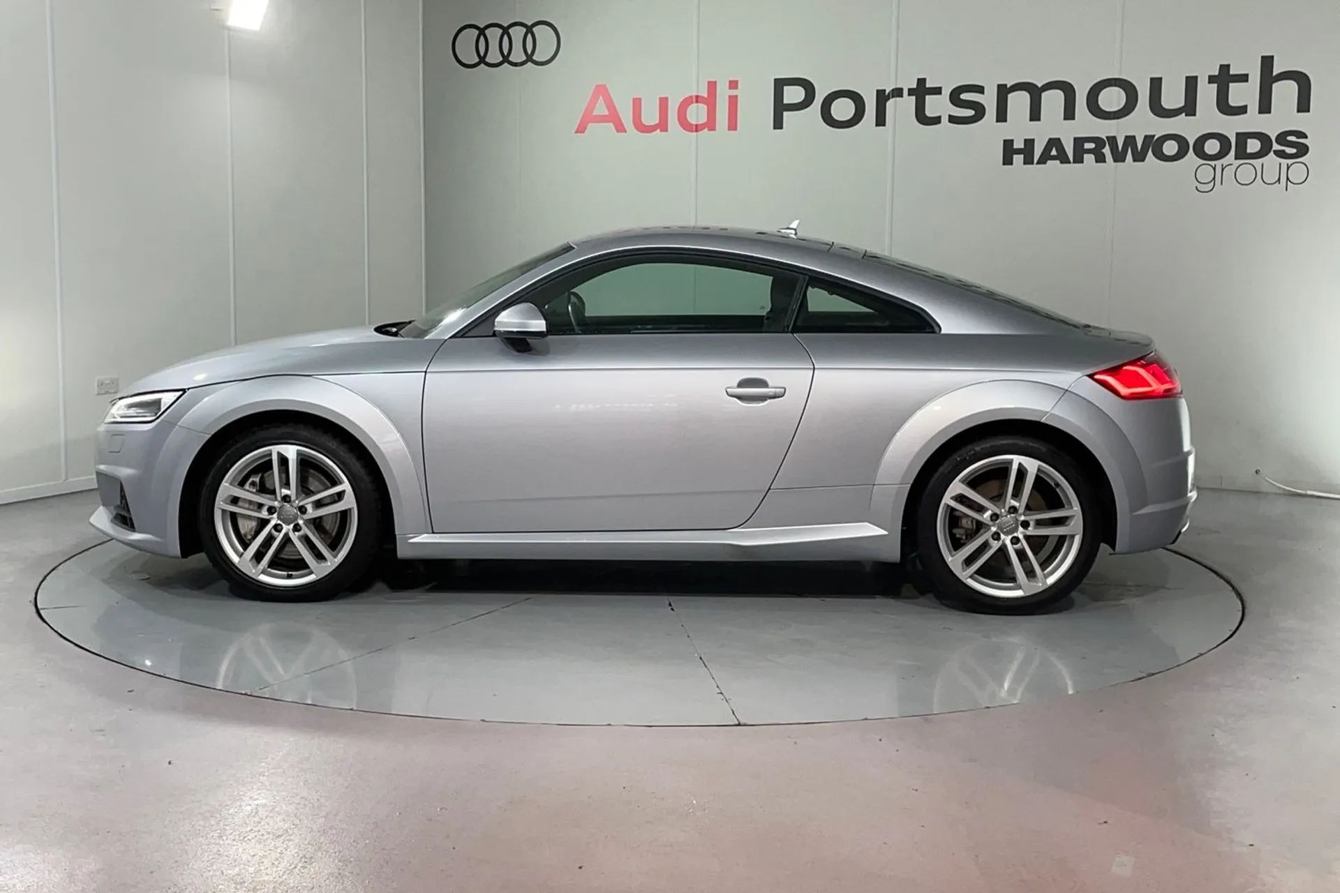 Audi TT thumbnail image number 12