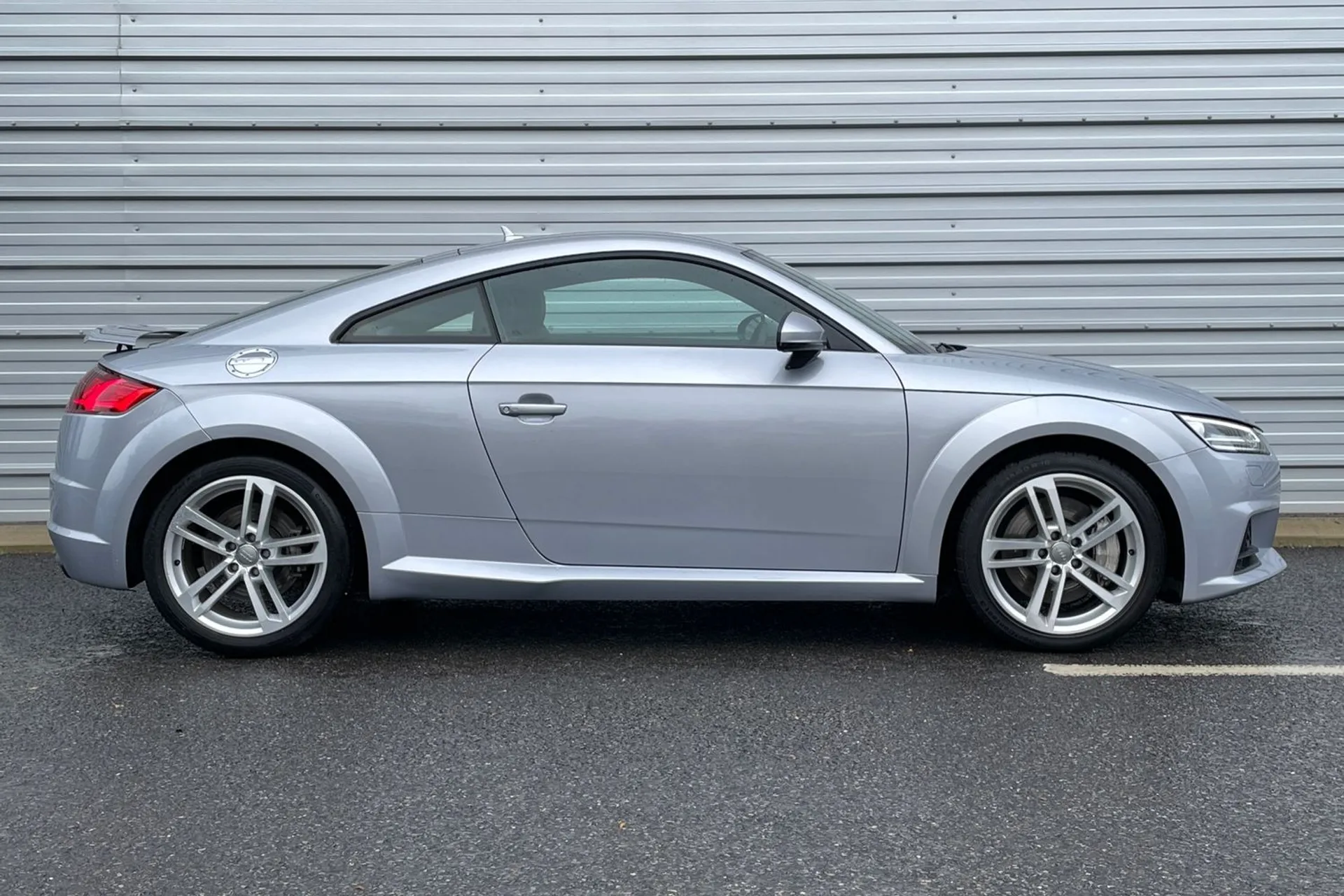 Audi TT thumbnail image number 2