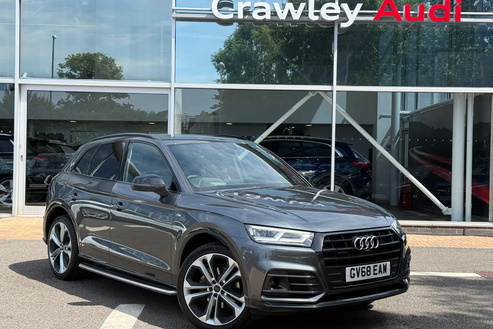 Audi Q5 focused image