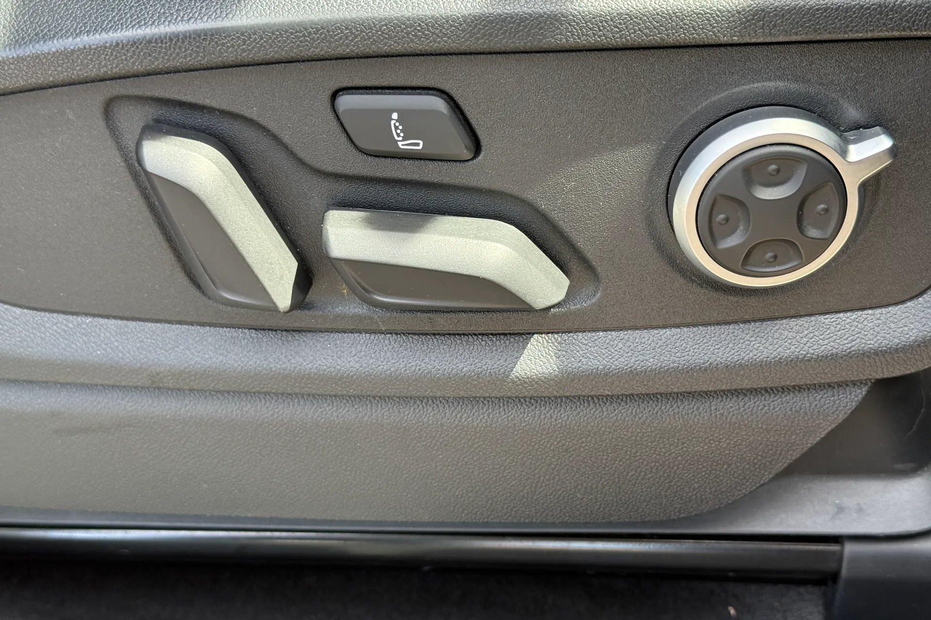 Audi Q5 thumbnail image number 25