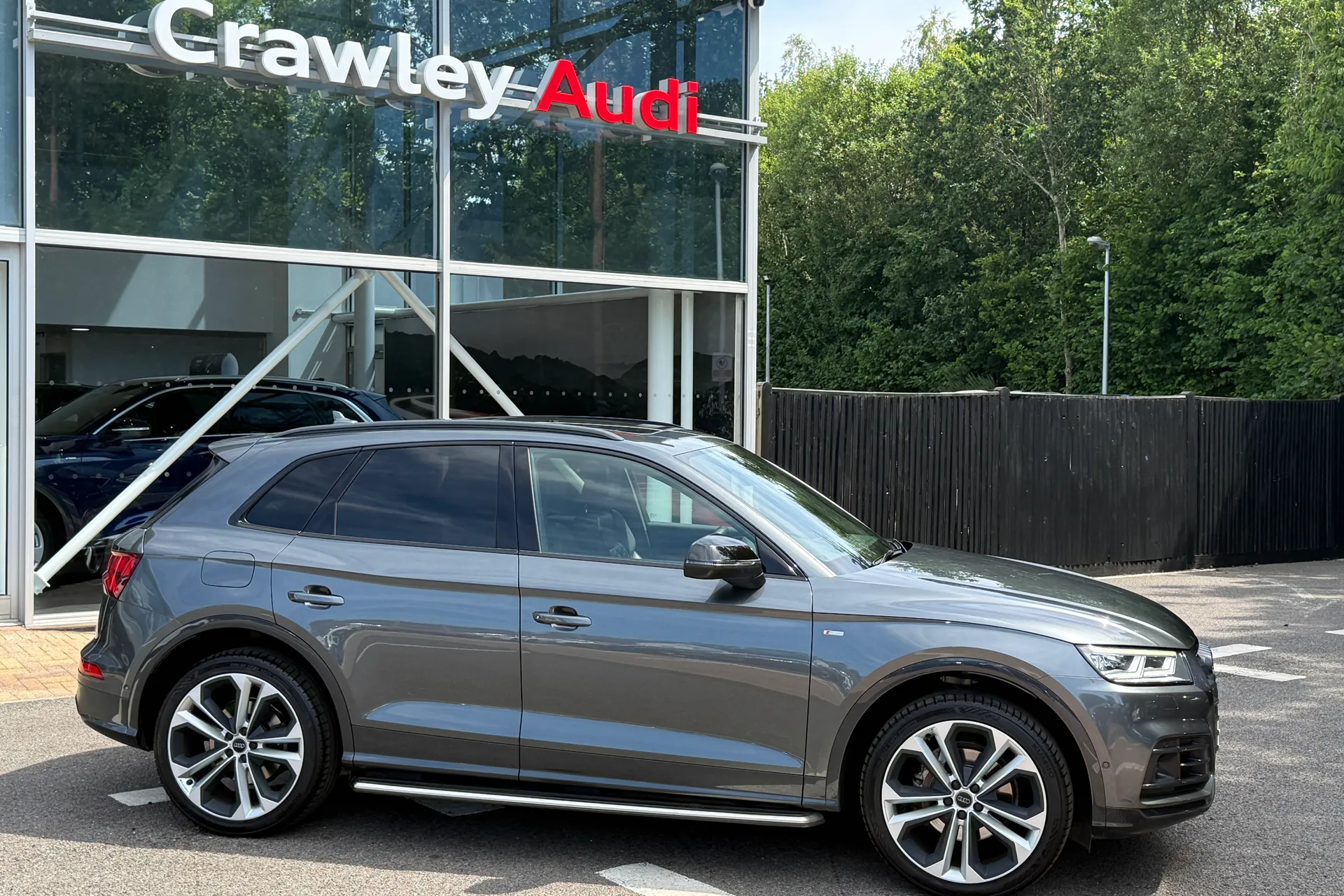 Audi Q5 thumbnail image number 2