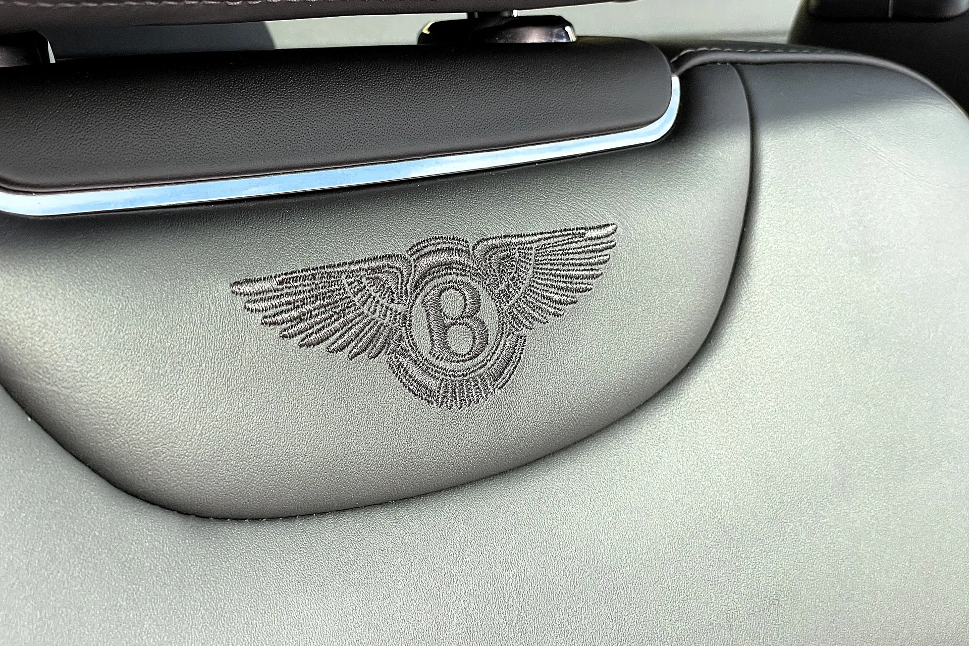 Bentley BENTAYGA V8 AUTO thumbnail image number 24