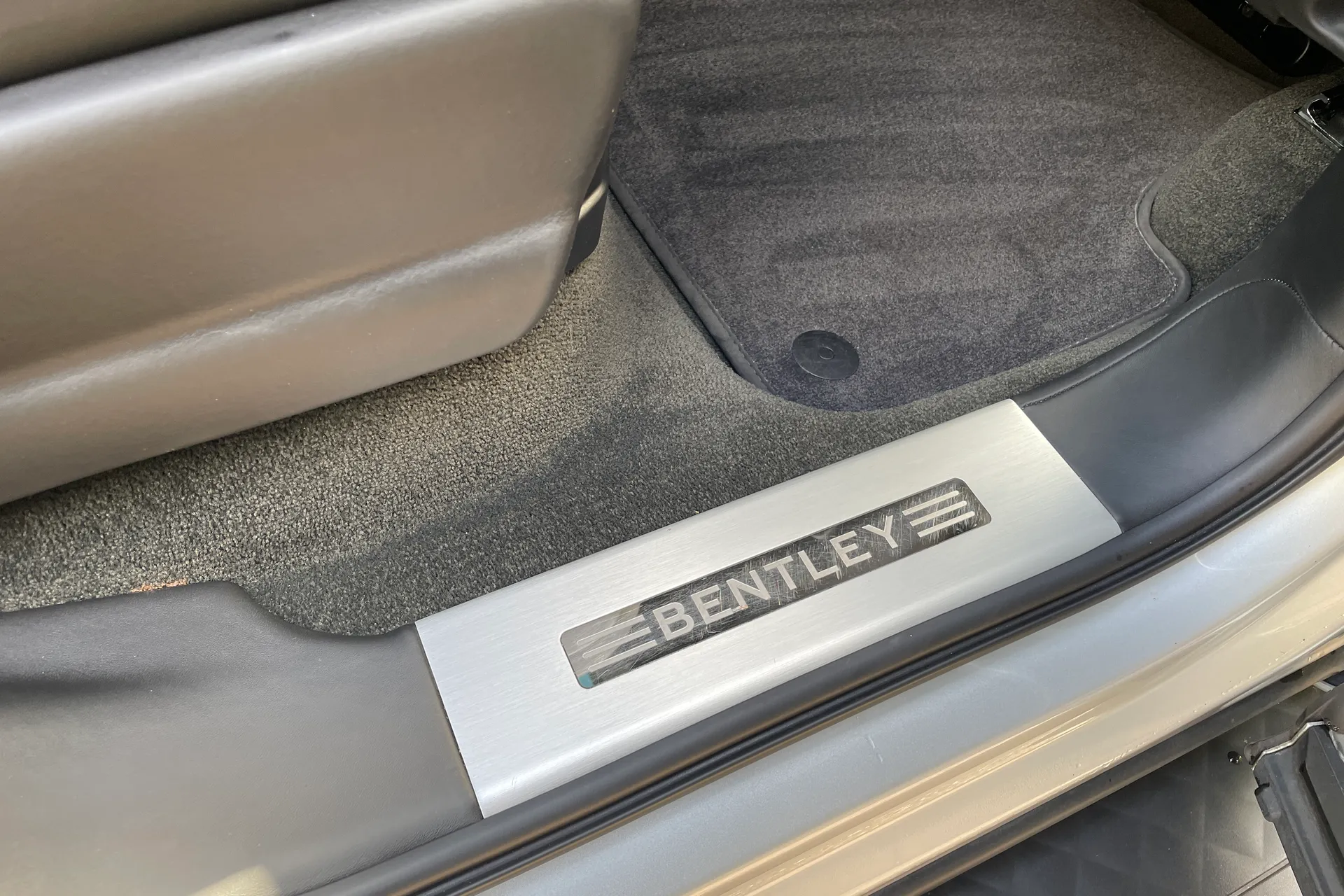 Bentley BENTAYGA V8 AUTO thumbnail image number 20