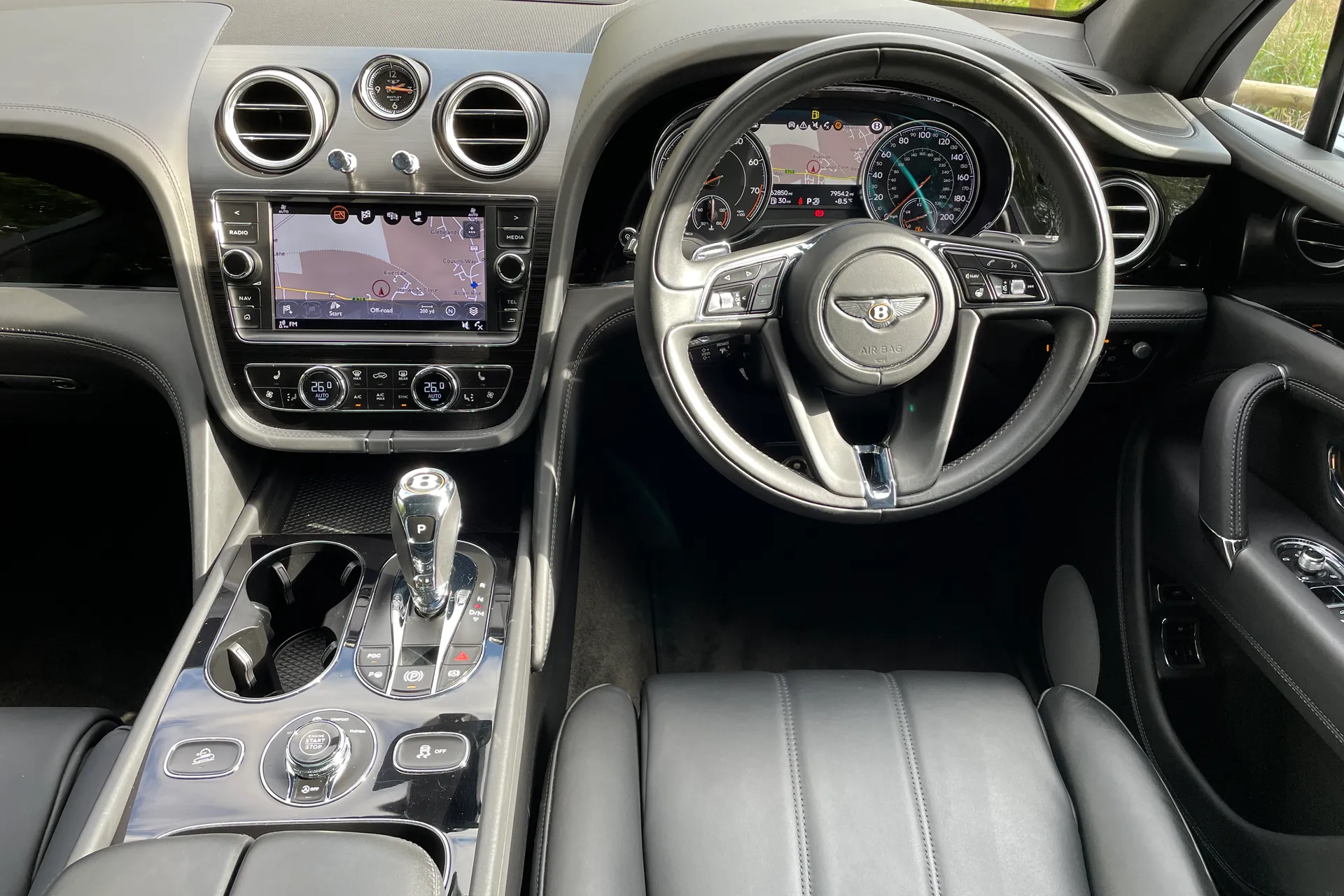 Bentley BENTAYGA V8 AUTO thumbnail image number 38