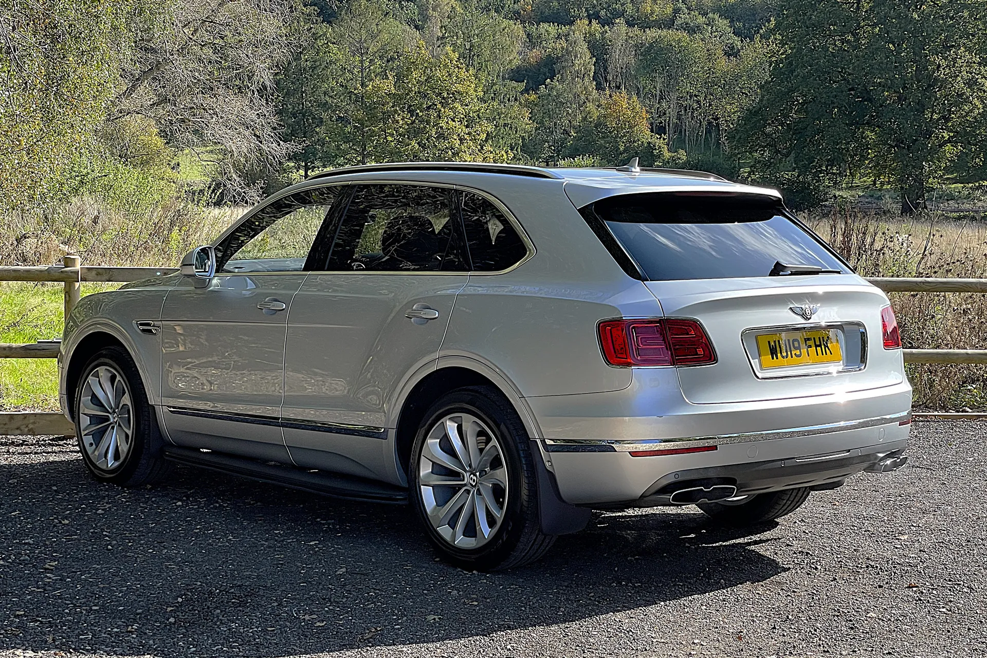 Bentley BENTAYGA V8 AUTO thumbnail image number 16