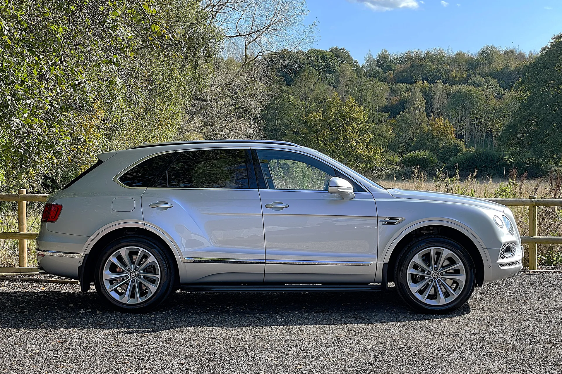 Bentley BENTAYGA V8 AUTO thumbnail image number 2