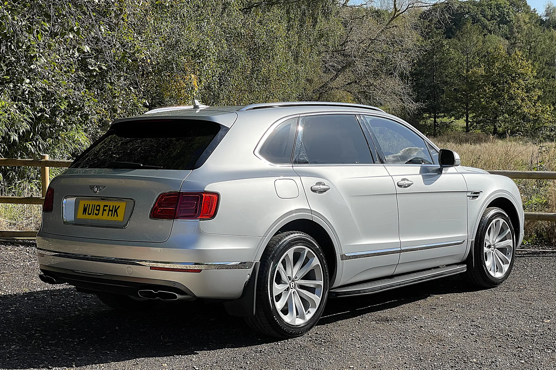 Bentley BENTAYGA V8 AUTO thumbnail image number 14