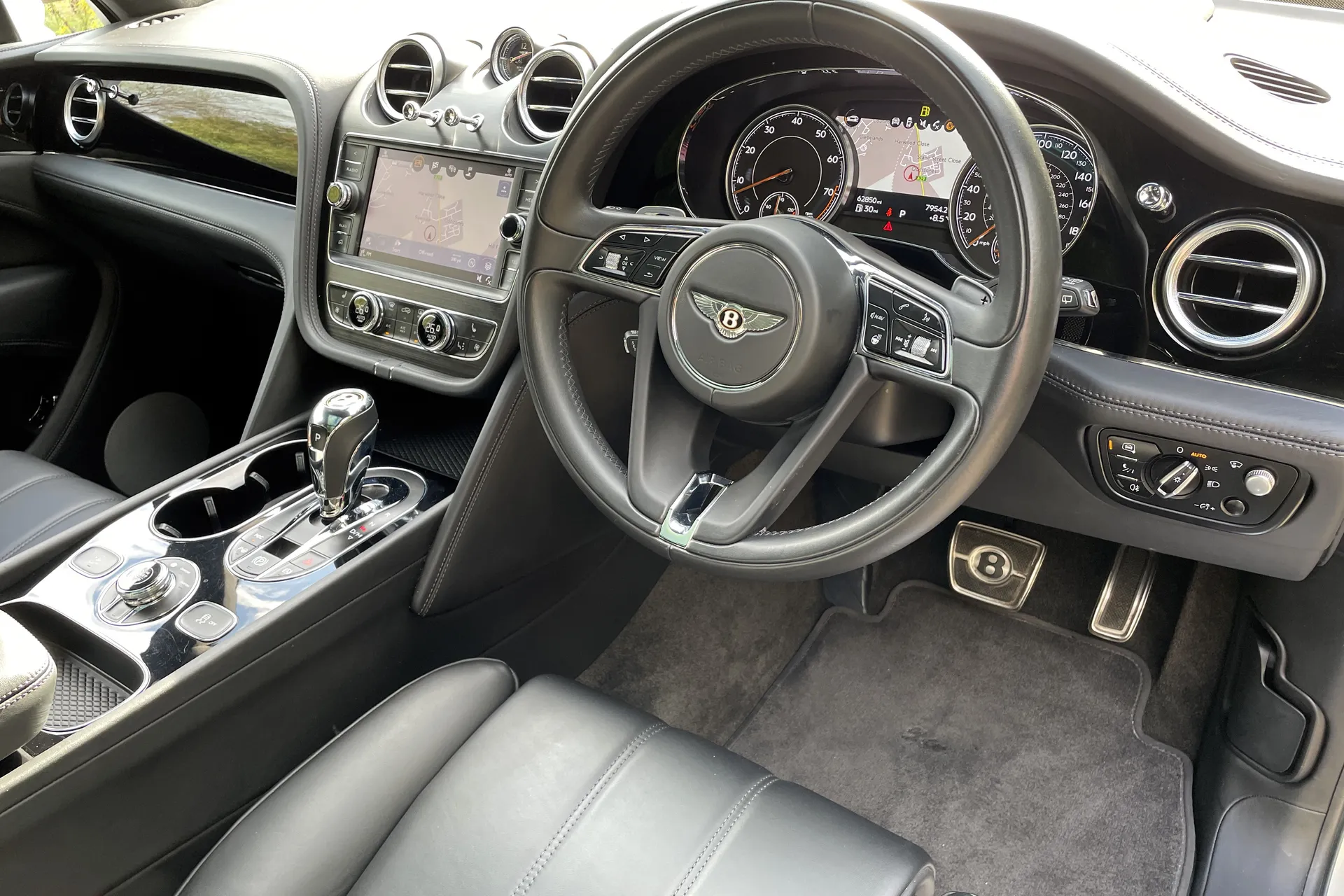 Bentley BENTAYGA V8 AUTO thumbnail image number 27