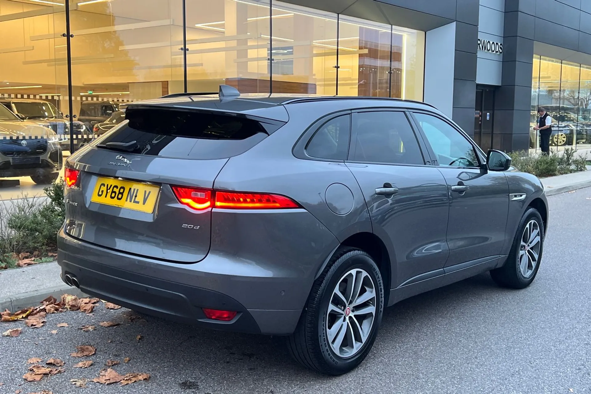 Jaguar F-PACE thumbnail image number 9