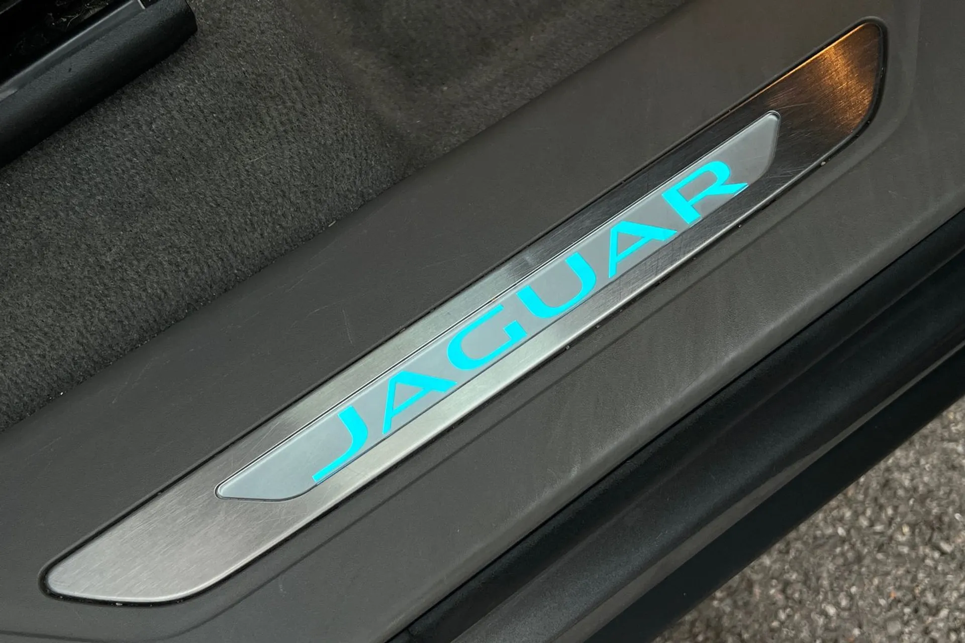 Jaguar F-PACE thumbnail image number 51