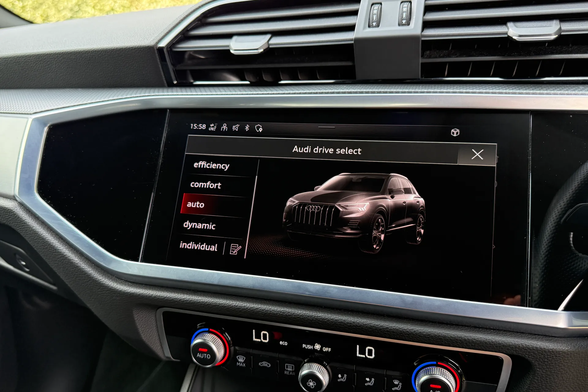 Audi Q3 thumbnail image number 21