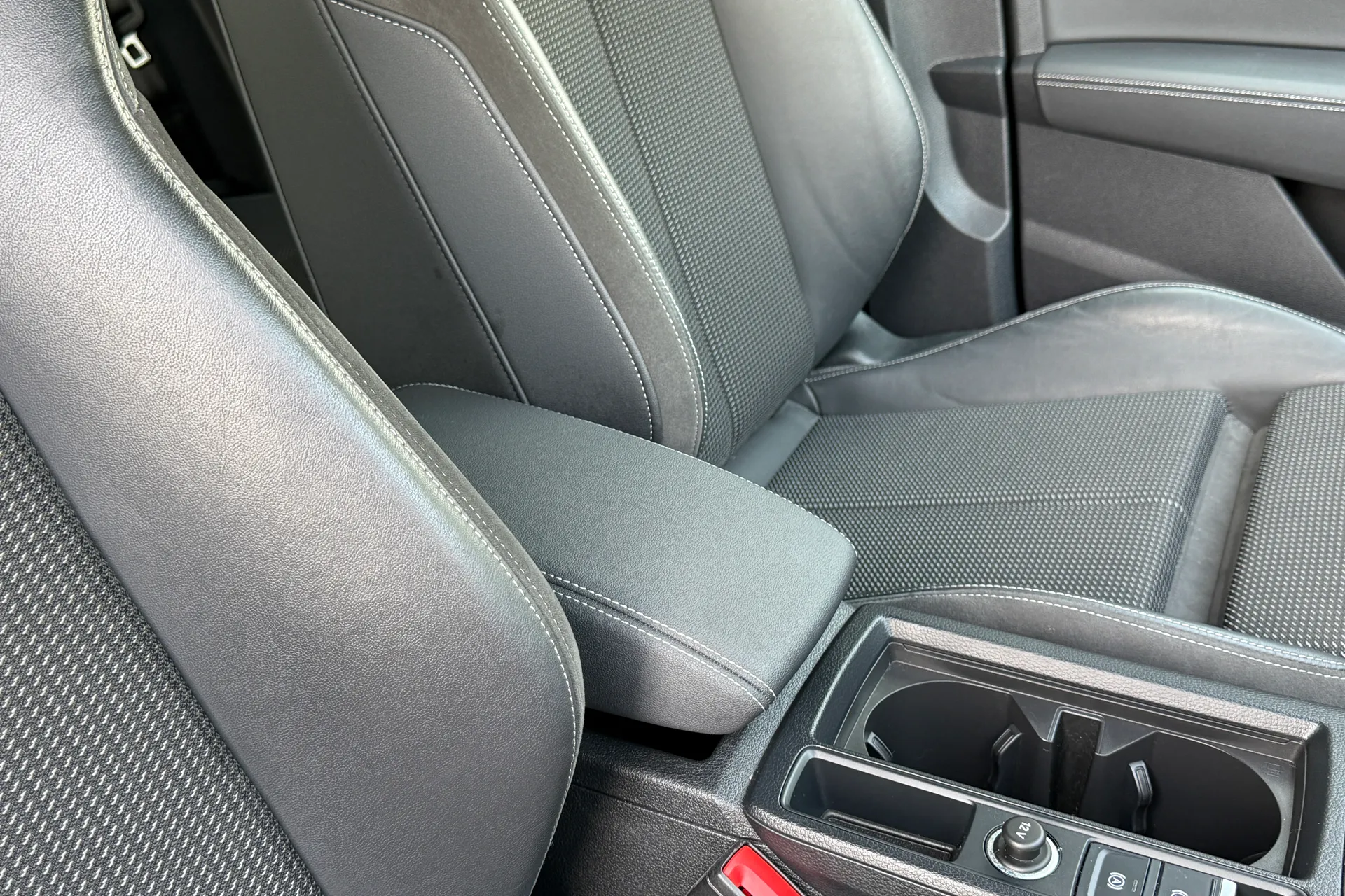 Audi Q3 thumbnail image number 35