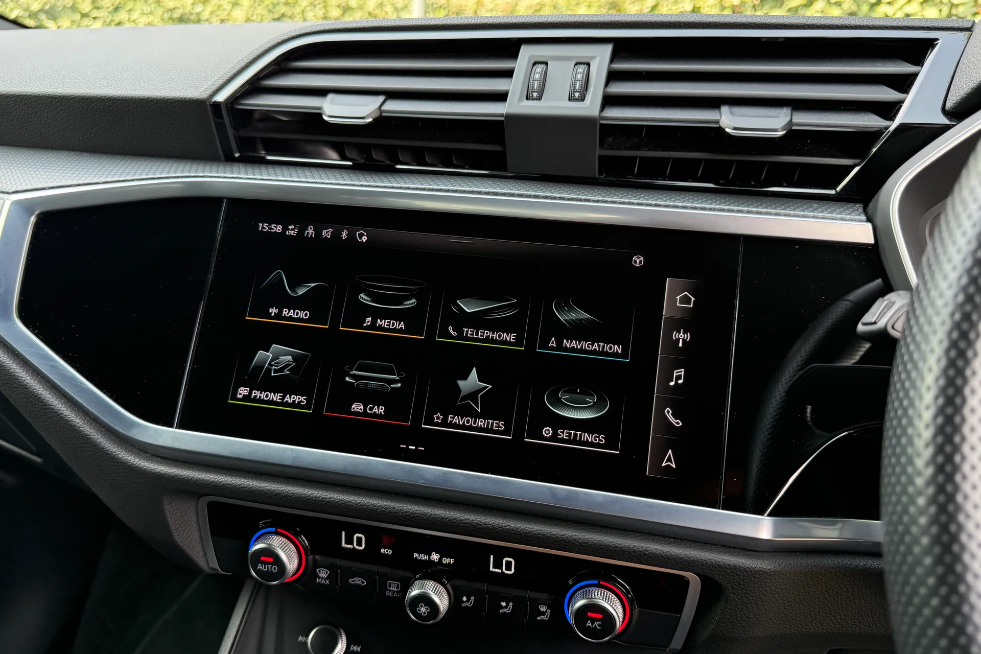 Audi Q3 thumbnail image number 26