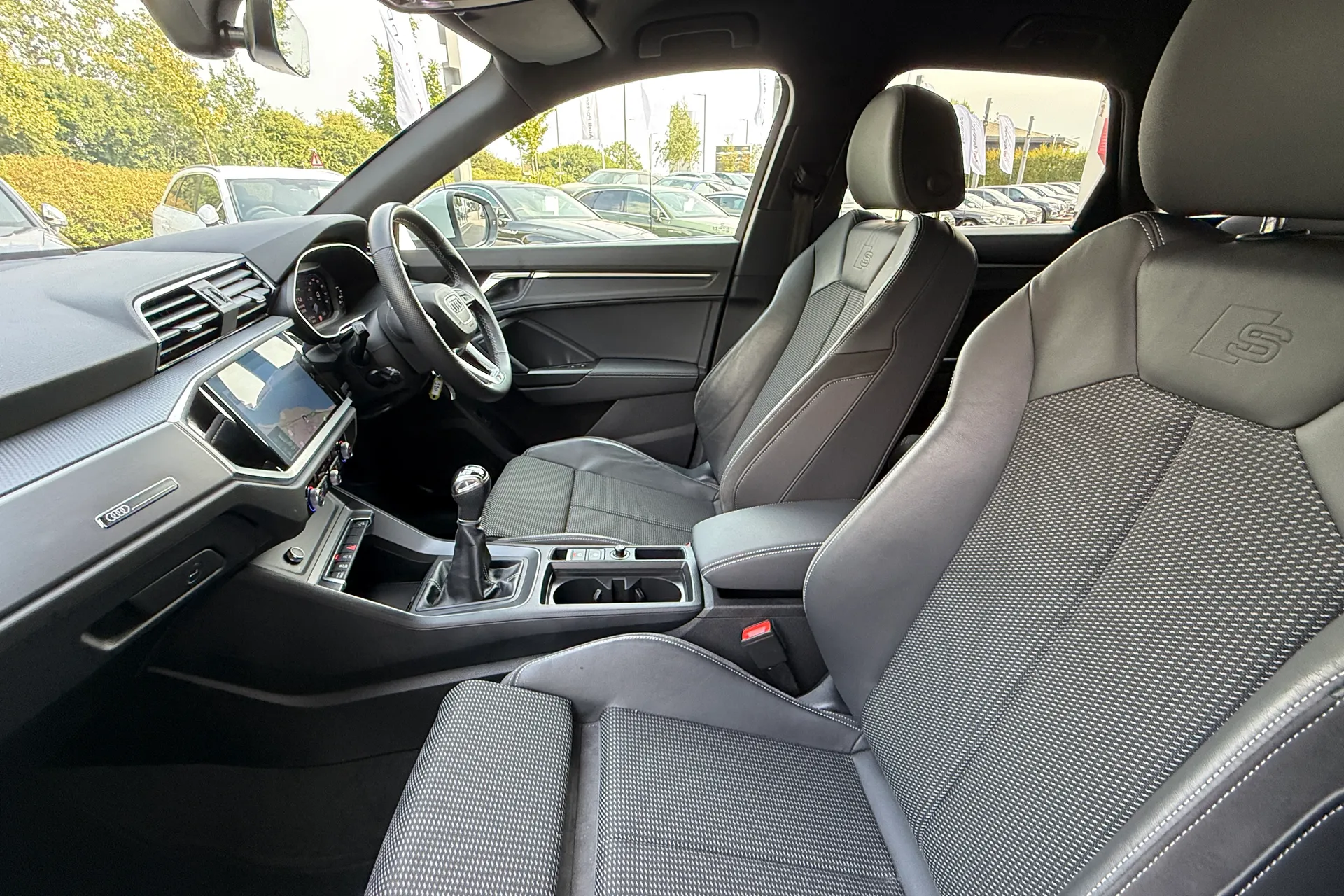 Audi Q3 thumbnail image number 39