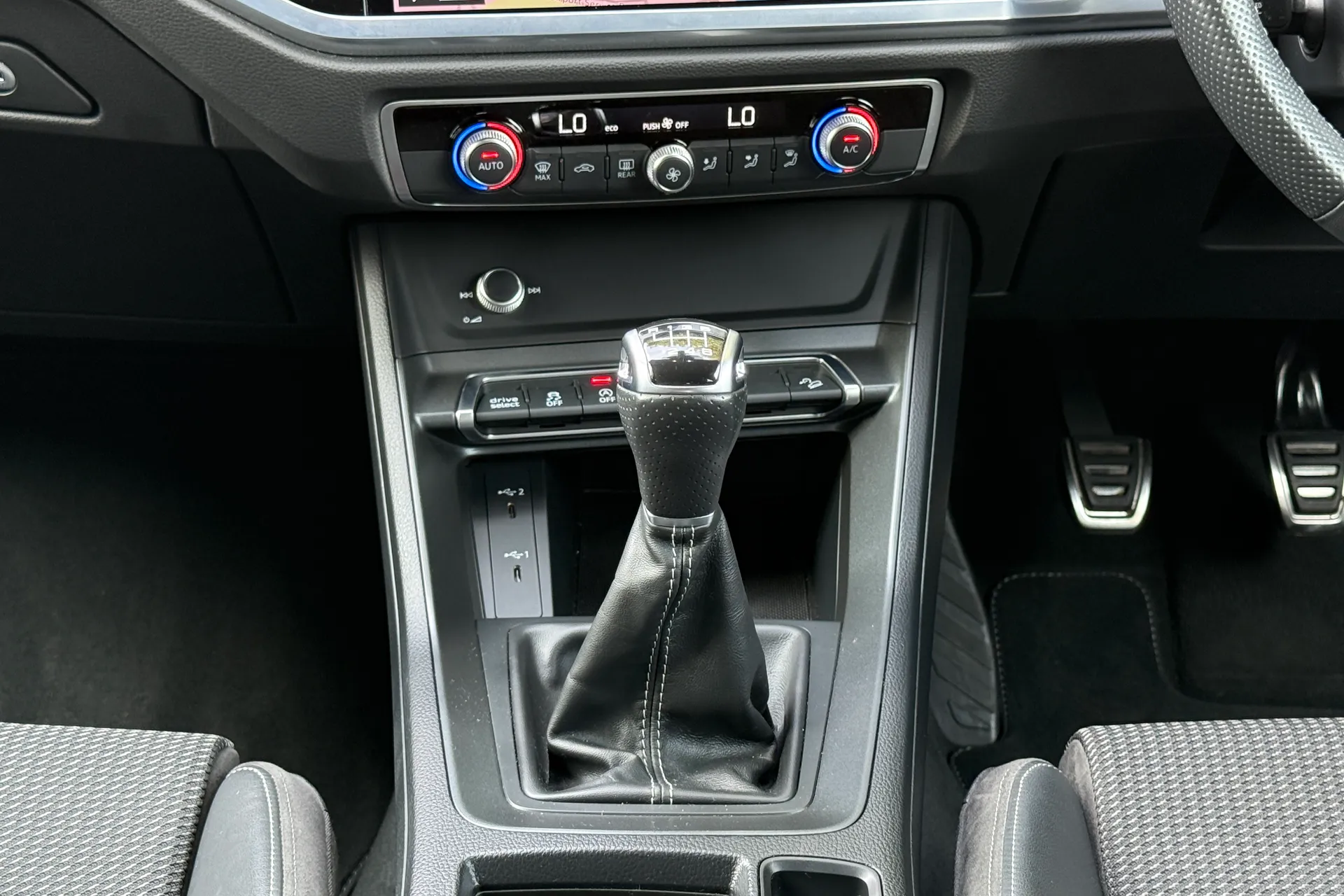 Audi Q3 thumbnail image number 52