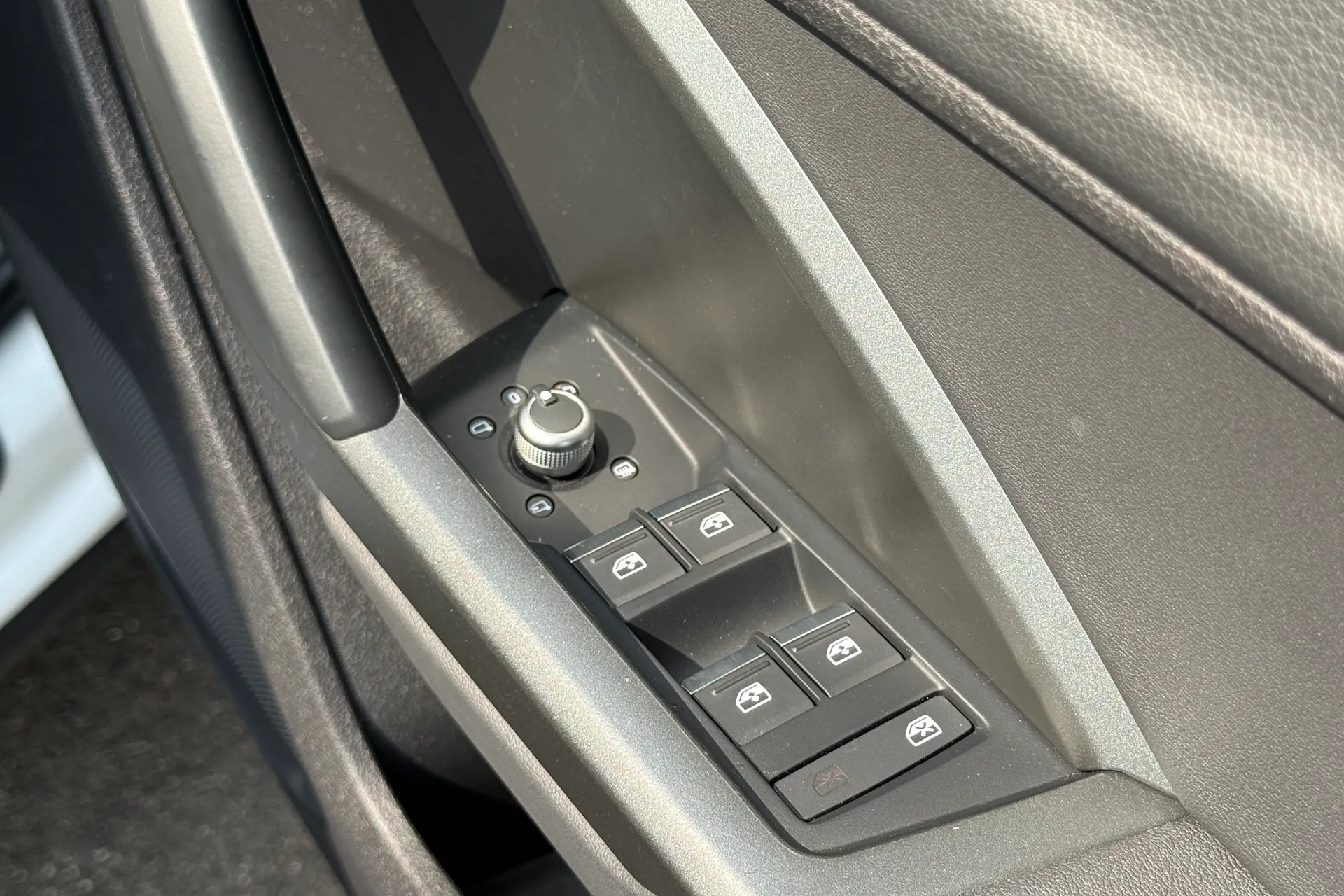 Audi Q3 thumbnail image number 40