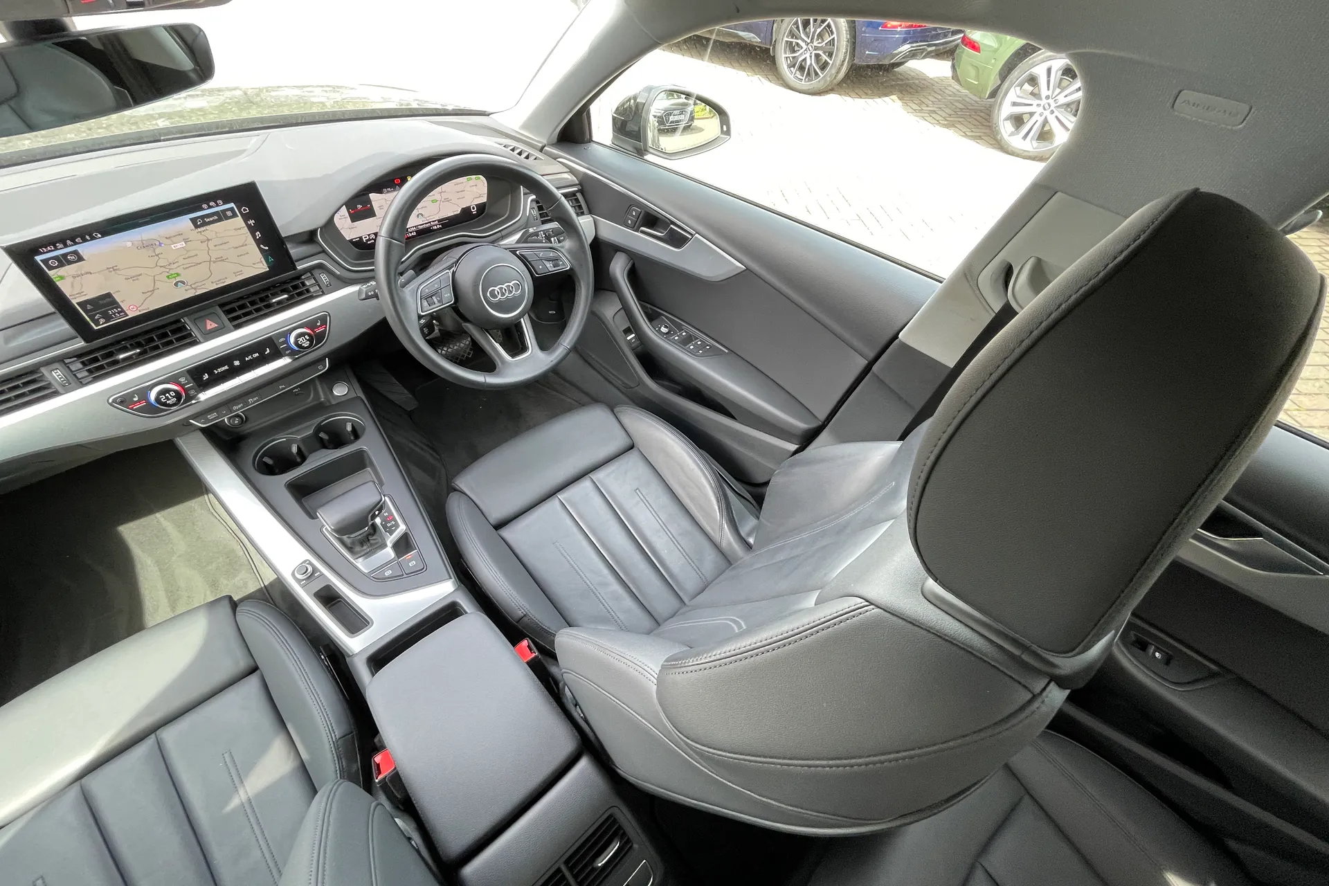 Audi A4 thumbnail image number 24