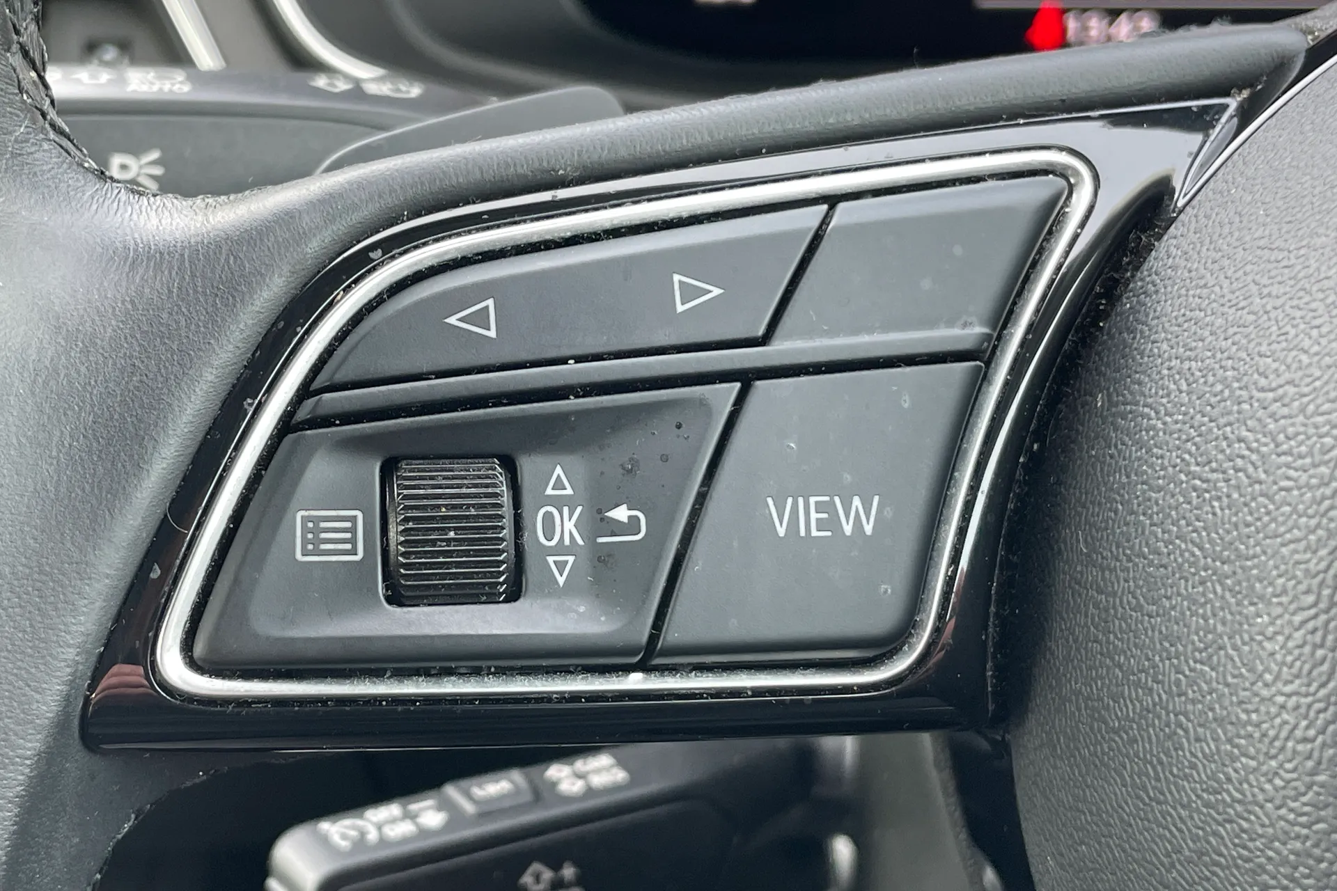 Audi A4 thumbnail image number 36