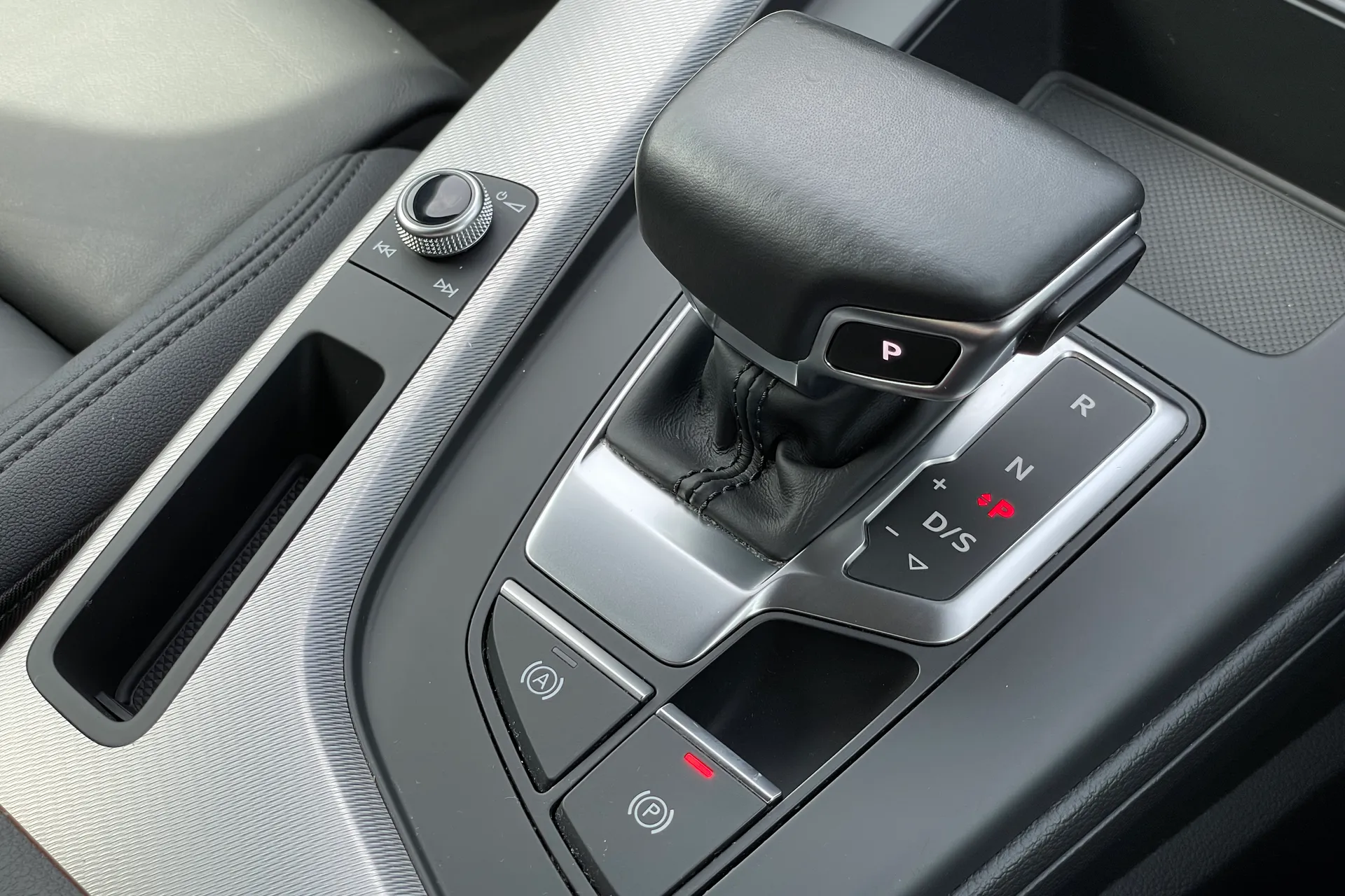 Audi A4 thumbnail image number 35