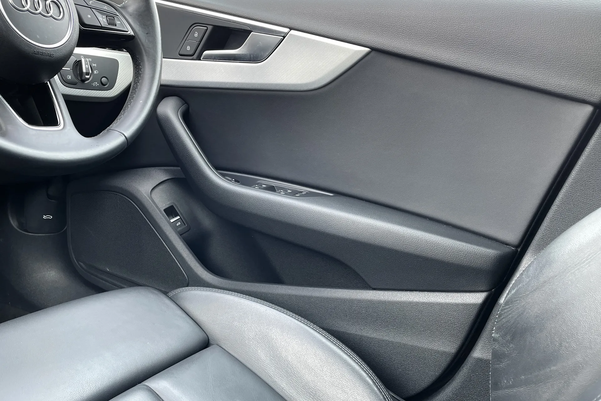 Audi A4 thumbnail image number 30