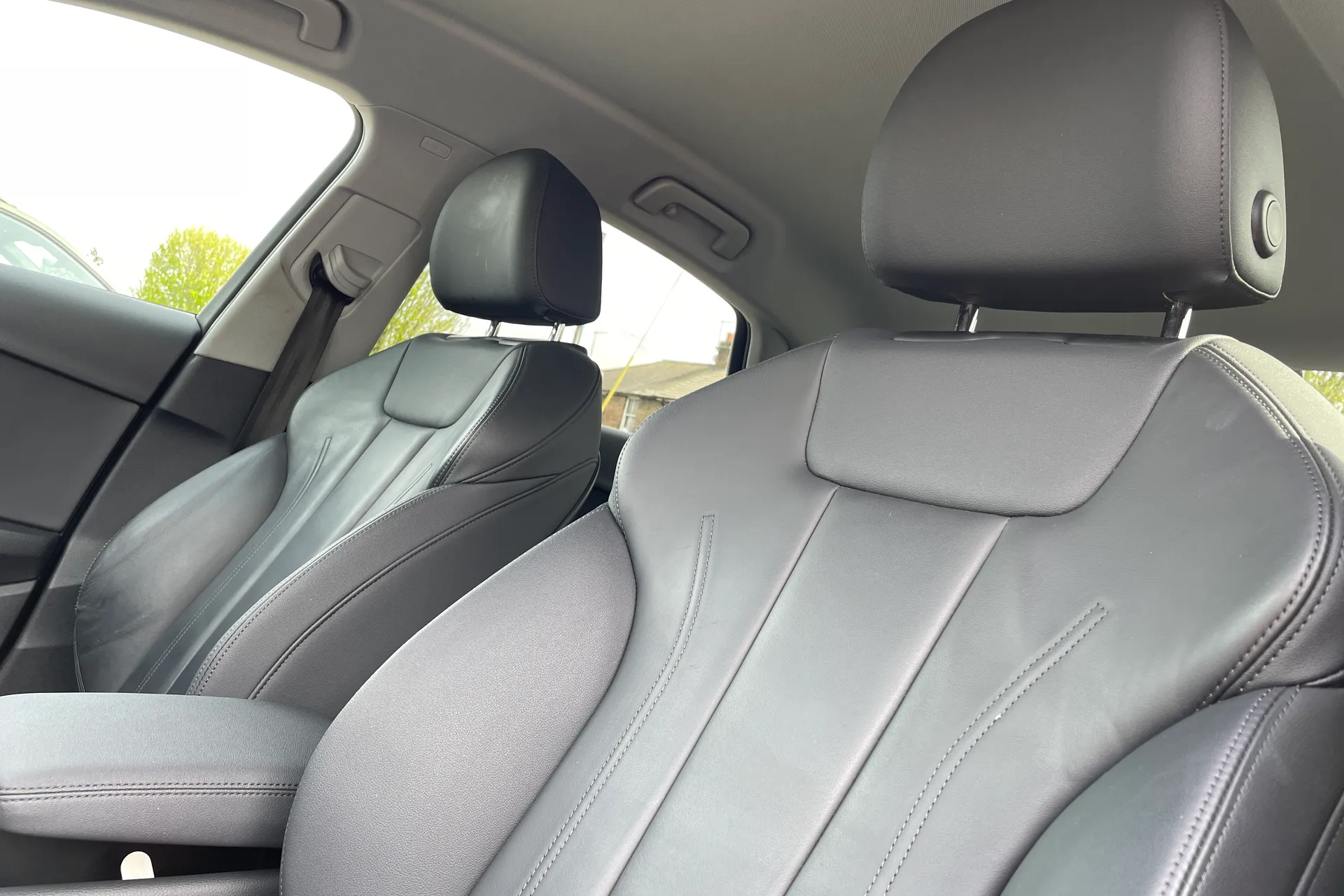Audi A4 thumbnail image number 18