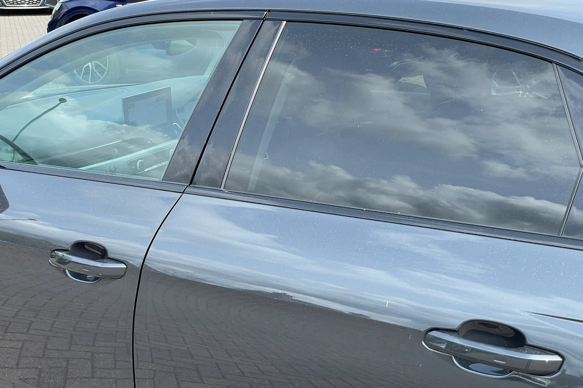 Audi A4 thumbnail image number 21
