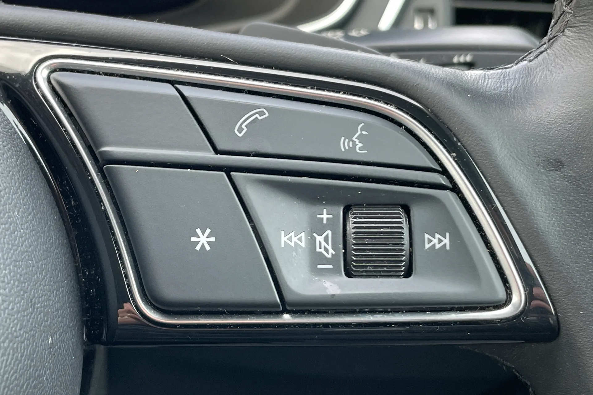 Audi A4 thumbnail image number 37