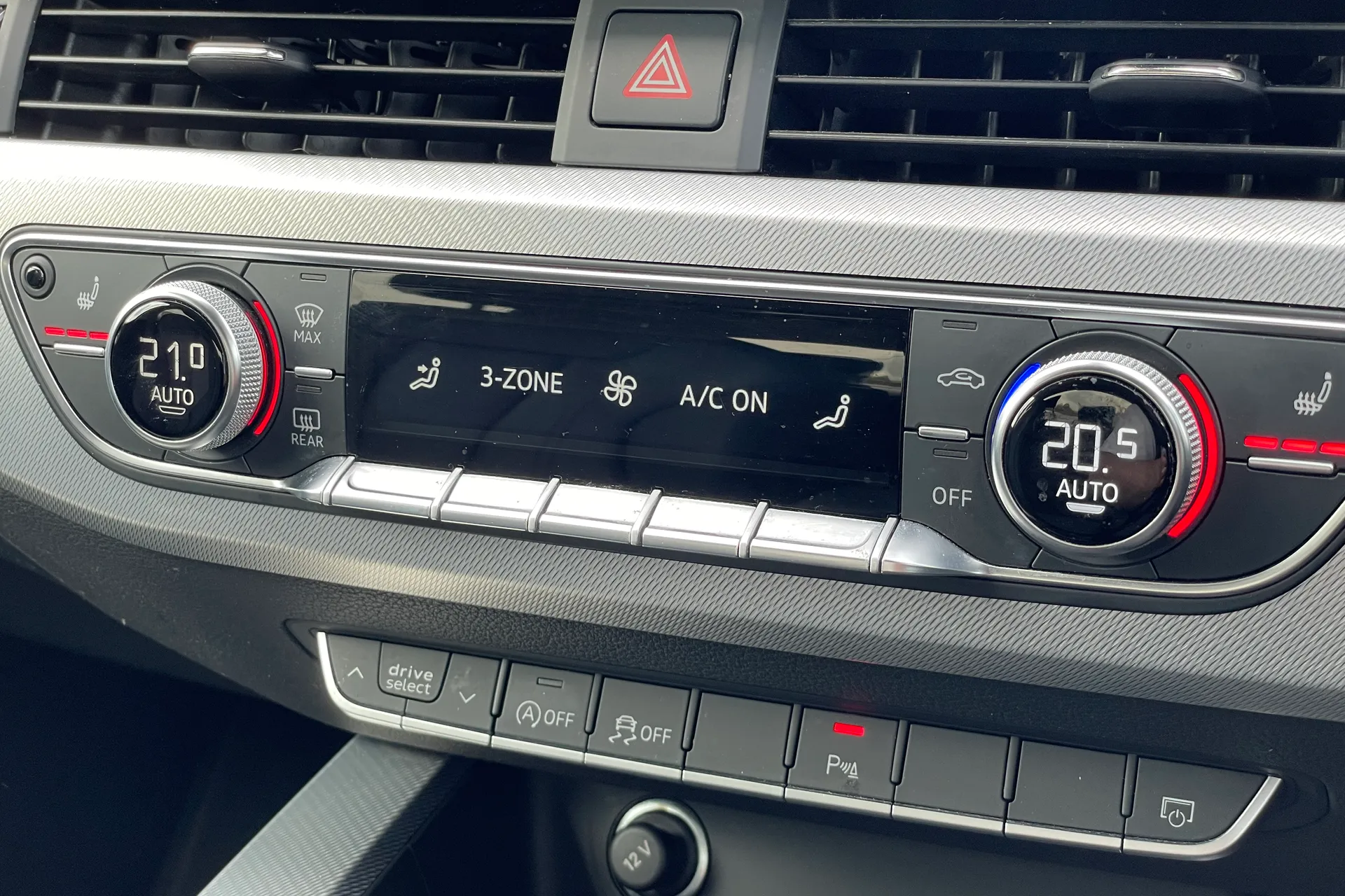 Audi A4 thumbnail image number 32